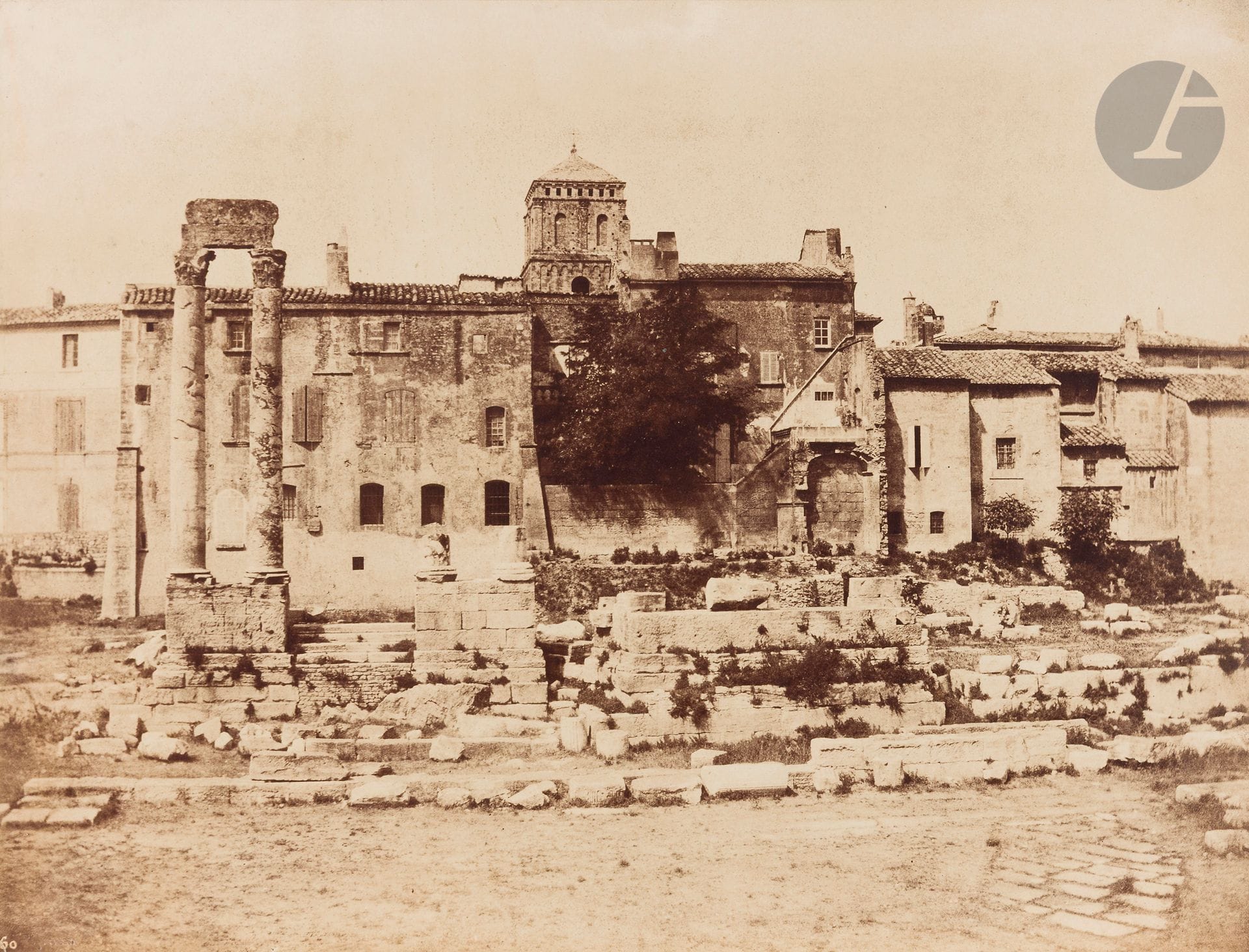 André Giroux (1801-1879)
Théâtre antique. Arles, 1856.
Épreuve sur papier albuminé, d’après négatif papier, contrecollée sur carton. Timbre sec « Giroux » (2) sur l’épreuve et sur le montage en bas à droite. 
27,5 x 36,5 cm

Provenance : 
Collection François Lepage, Paris.