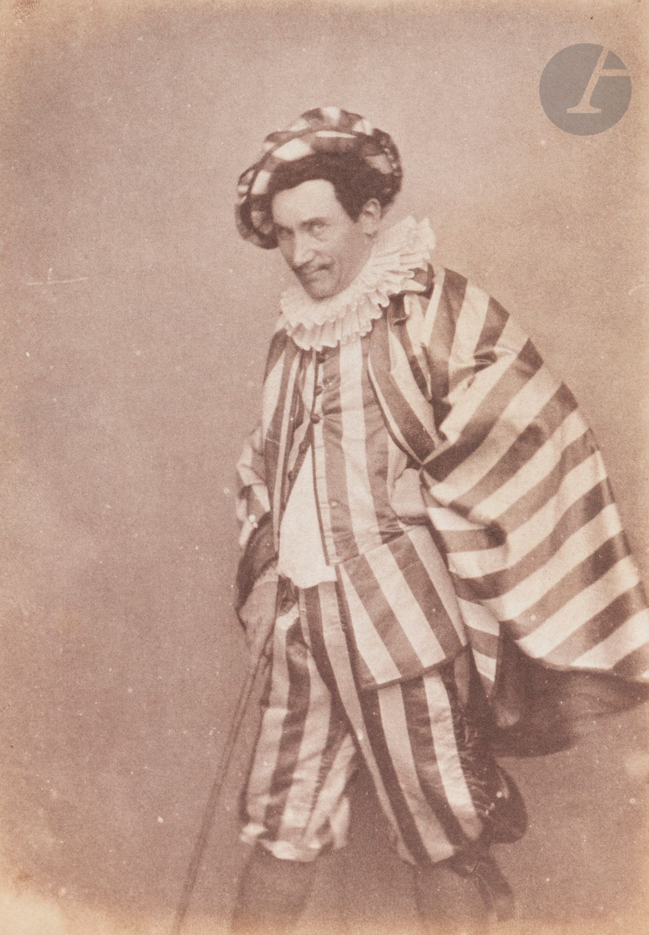 Julien Vallou de Villeneuve (1795-1866)
Pensionnaires de la Comédie Française. Paris, c. 1855.
Élisabeth Félix dite Rachel. Louis-Arsène Delaunay. Delphine Fix. Madeleine Brohan. Augustine Brohan. Edmond Got. Jean-Baptiste Provost. Henri-Polydore Maubant. François-Joseph Regnier. Paul-Louis Leroux. Louis Monrose. Paul Félix Taillade.
21 épreuves sur papier salé, dont une contrecollée sur carton, une signée à l’encre et deux monogrammées dans les négatifs.
Format moyen : 16 x 12 cm

Provenance : 
Collection François Lepage, Paris.