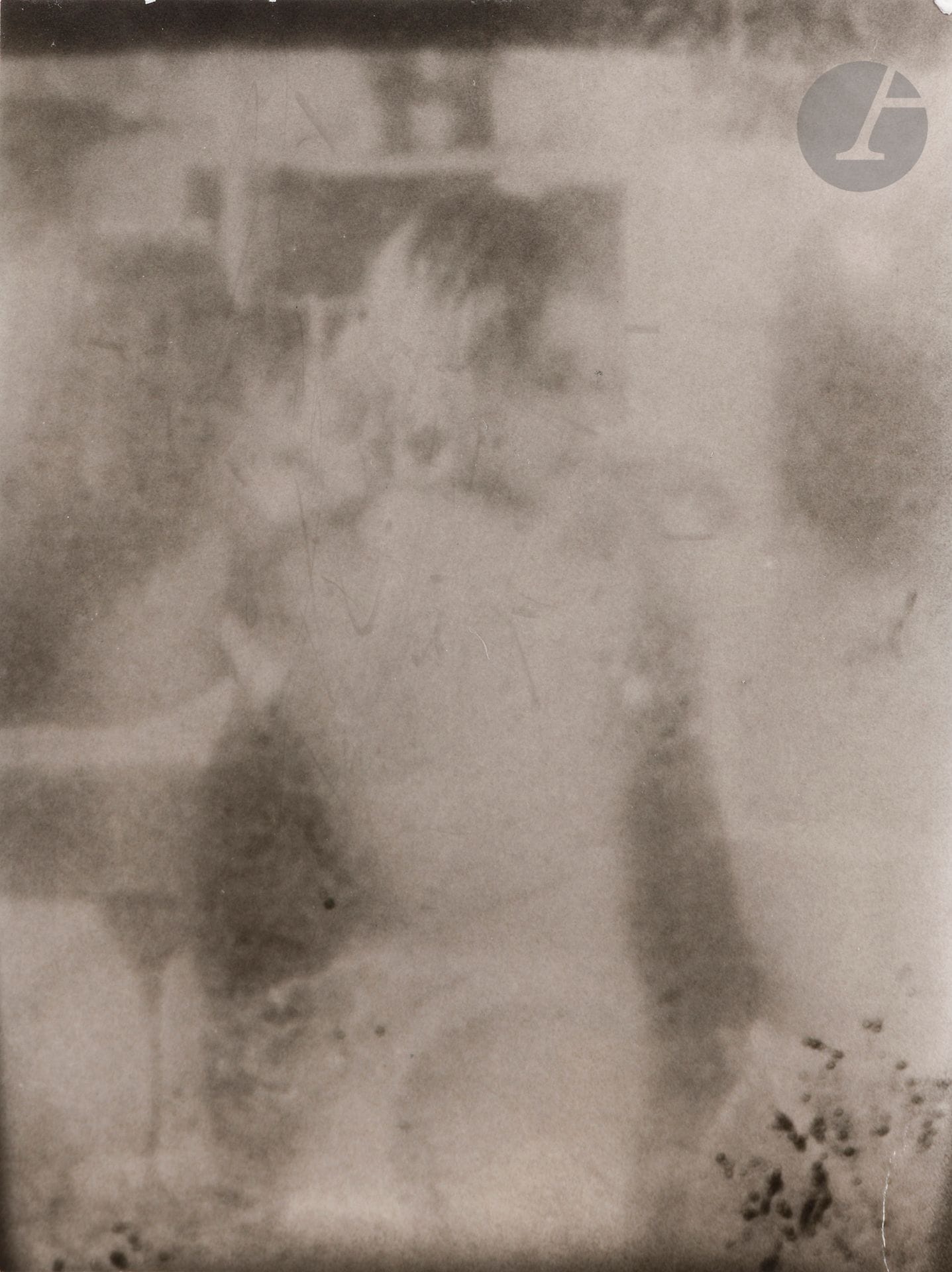 Miroslav Tichy (1926-2011)
Sans titre [Femme de dos], c. 1960-1970.
Épreuve argentique d’époque.
14,2 x 10,5 cm 

Provenance :
Ancienne collection Jiří Olič (écrivain et critique tchèque).