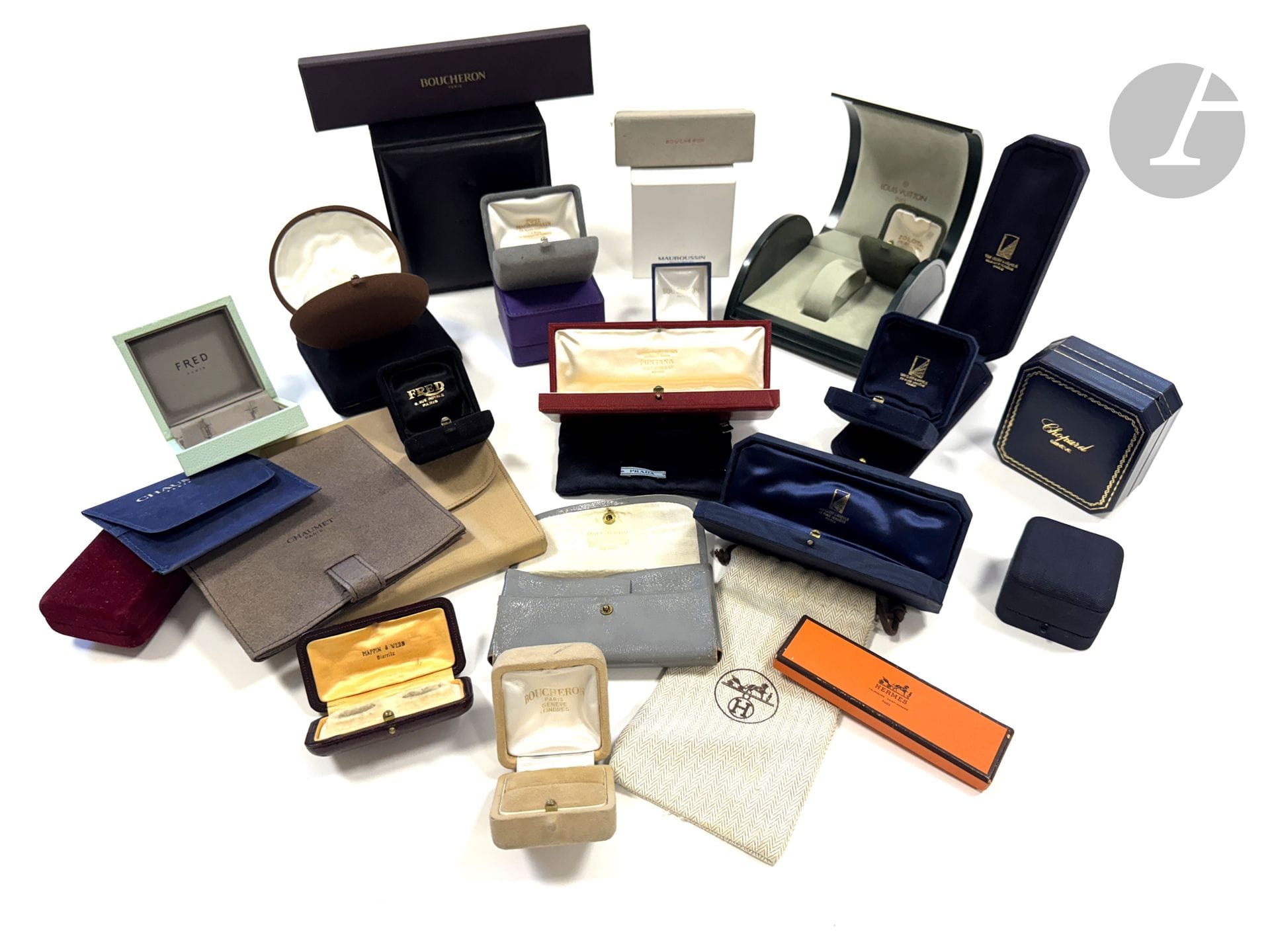 Lot de 37 écrins à bijoux et montres signés (en l'état)