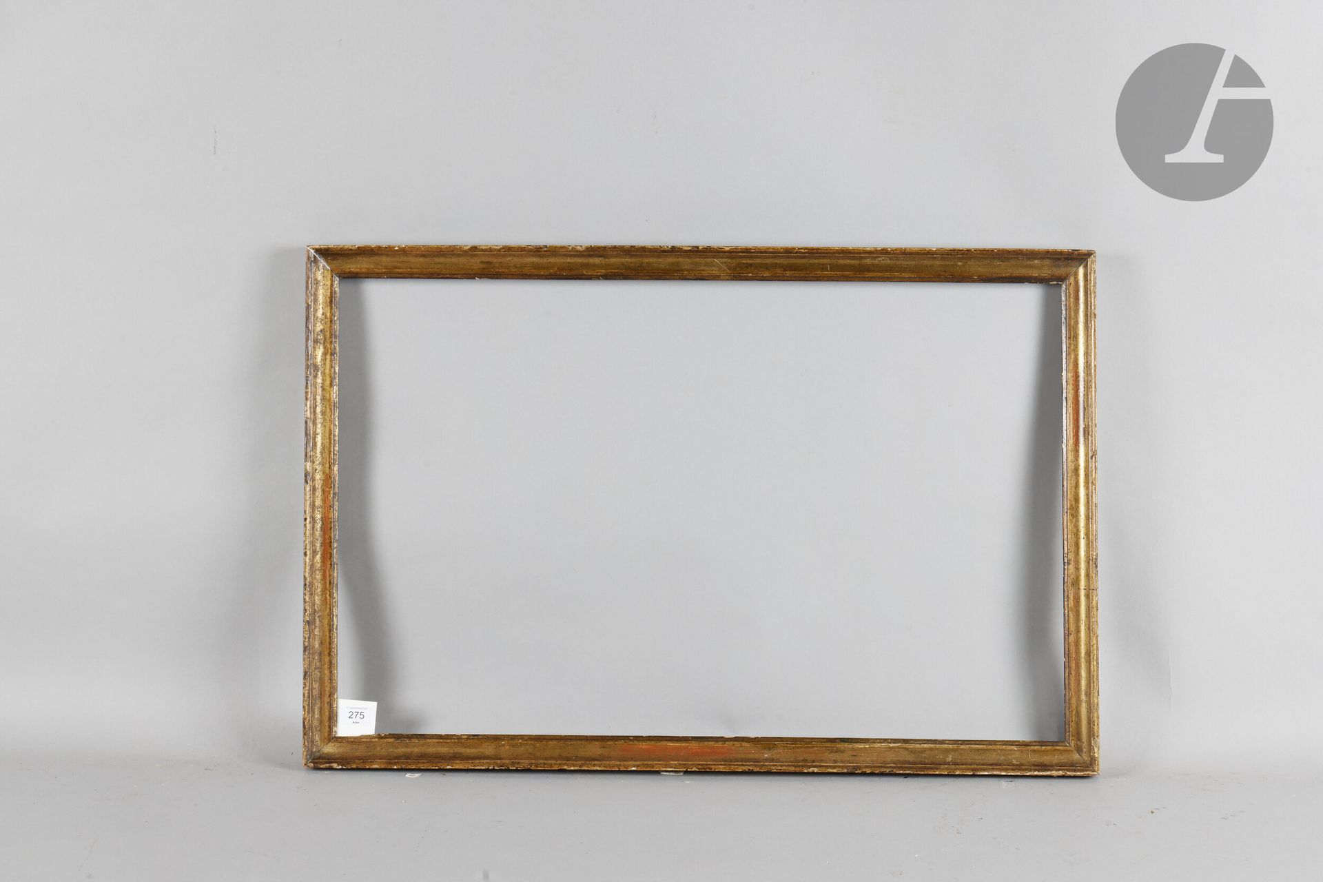 Molded and gilded wood chopstick. Spain, late 18th century (accidents). 53.1 x 83.8 cm - Profile : 3.5 cm