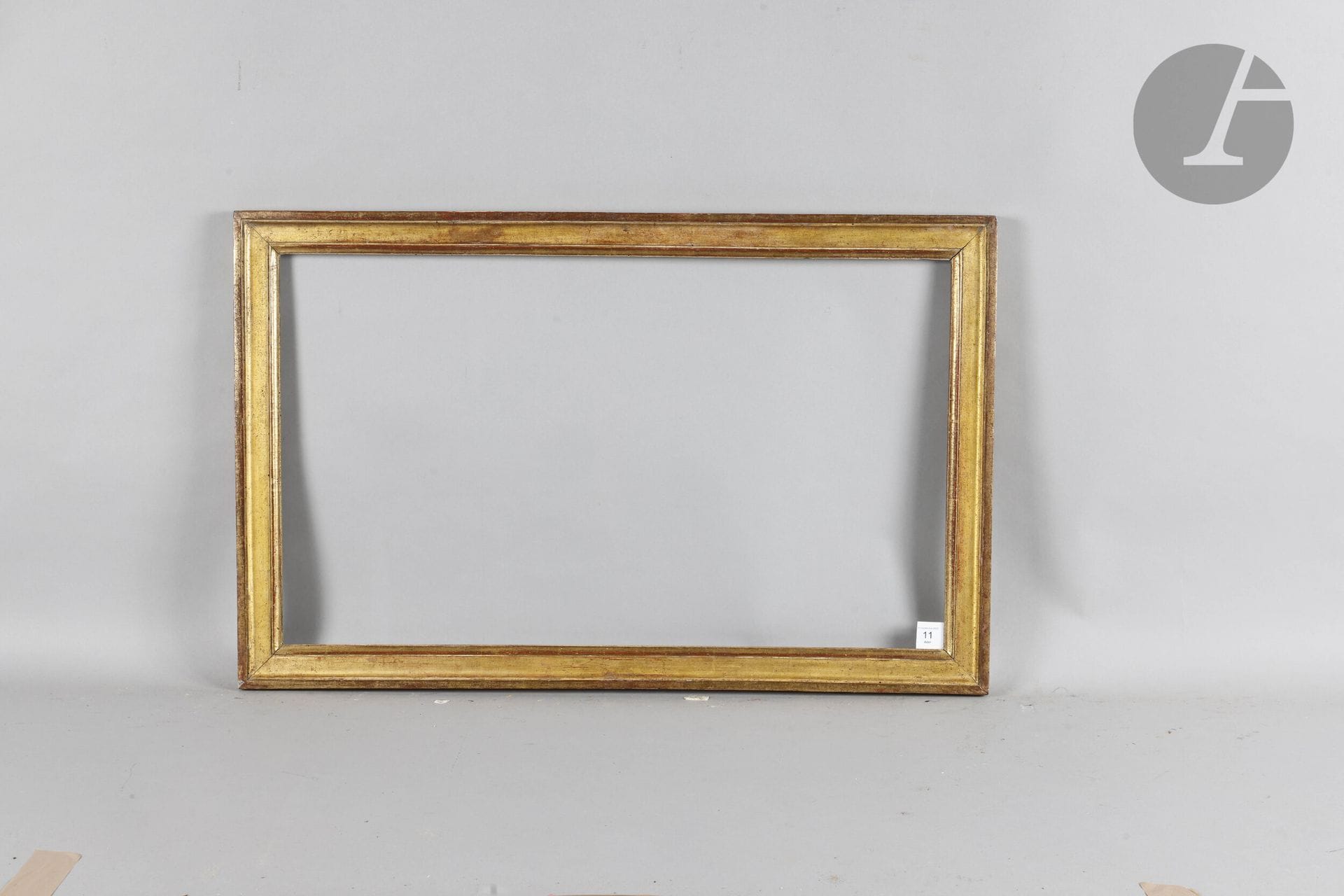 Gorge en bois mouluré et doré. Époque Louis XVI. 46 x 78,2 cm - Profil : 5,2 cm