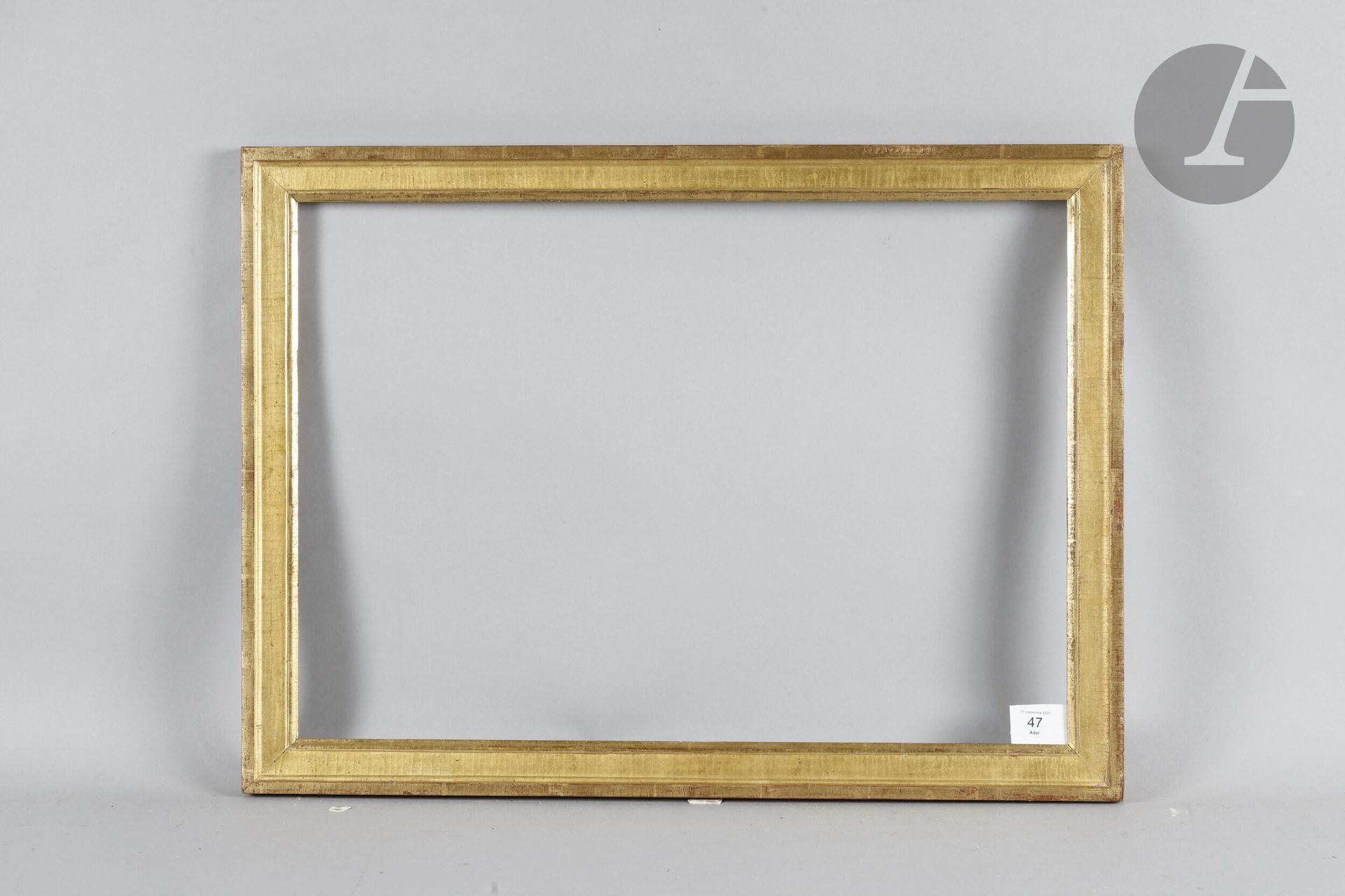 Baguette en bois mouluré et doré. Époque Louis XVI. 44,2 x 63,1 cm - Profil : 4,5 cm (15M)