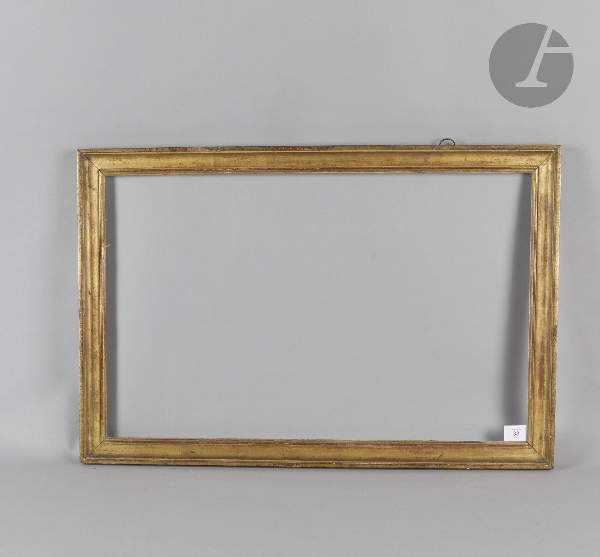 Gorge en chêne mouluré et doré. Époque Louis XVI. 51,9 x 82,7 cm - Profil : 4,8 cm