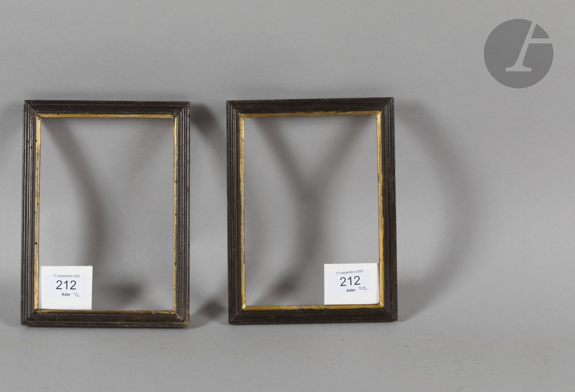 Pair of gilded molded wood frames. Italy 18th century (pitting on one). 12 x 17 cm - Profile: 1.6 cm (0P)