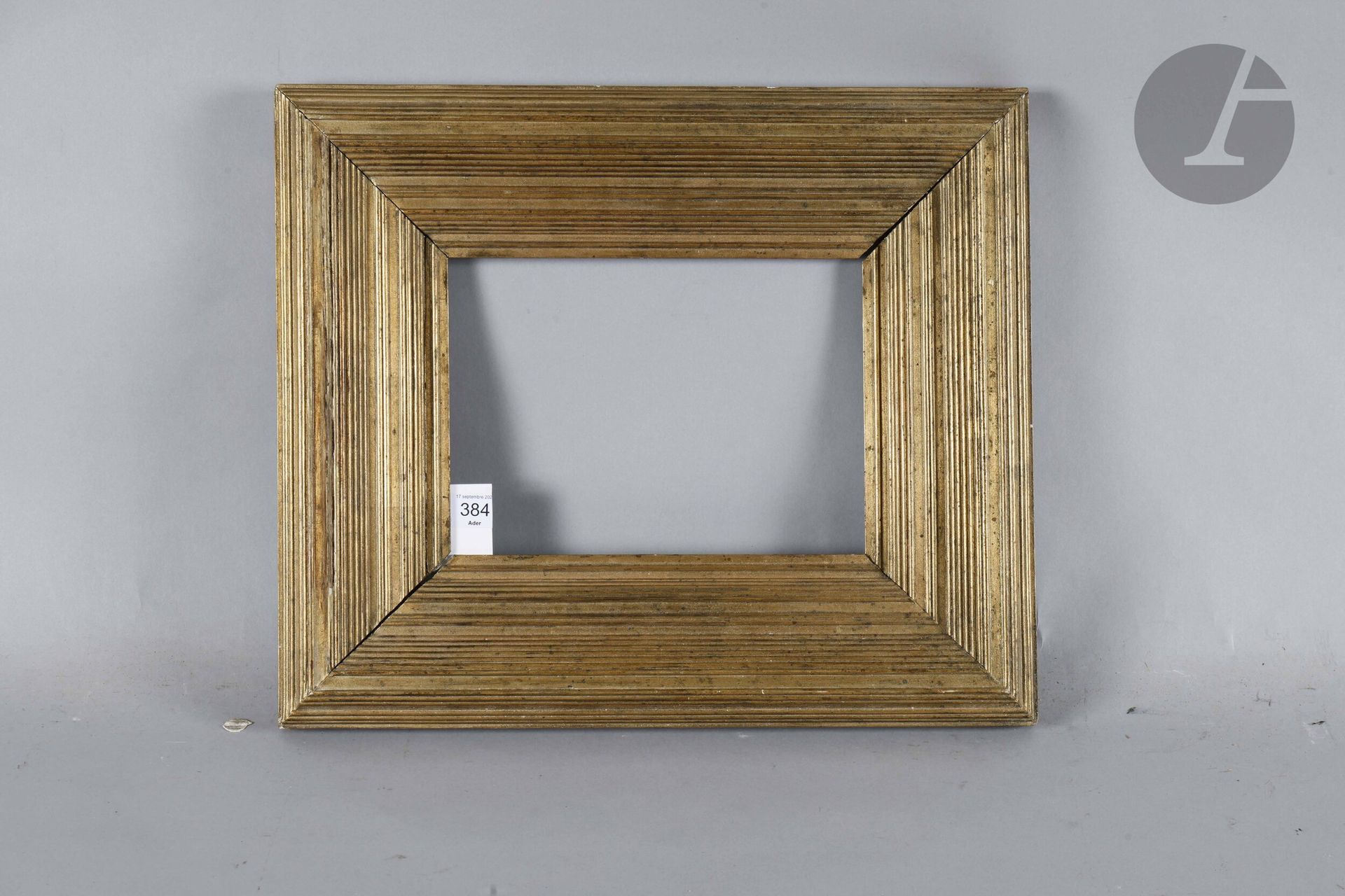 Whistler frame in molded and gilded wood. Circa 1880. 18.7 x 26.2 cm - Profile: 10.5 cm (3P)