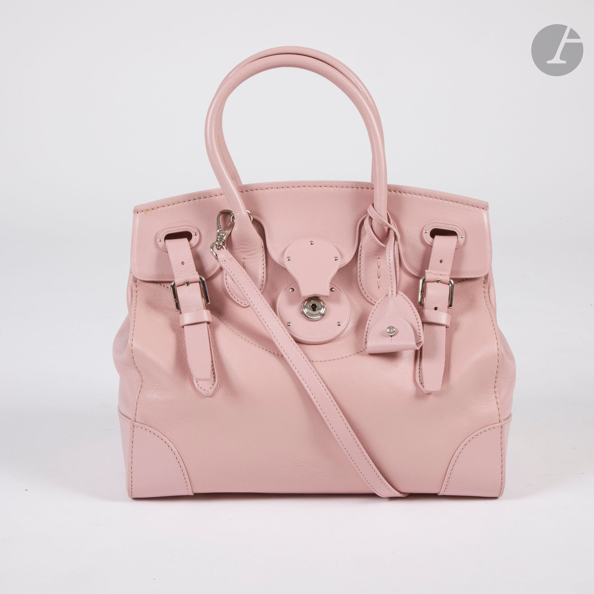 RALPH LAUREN
Powder pink leather bag, silver-tone metal trim, removable shoulder strap and two keys under a bell. 31 x 29 x 19 cm. In its case (slight wear to edges).