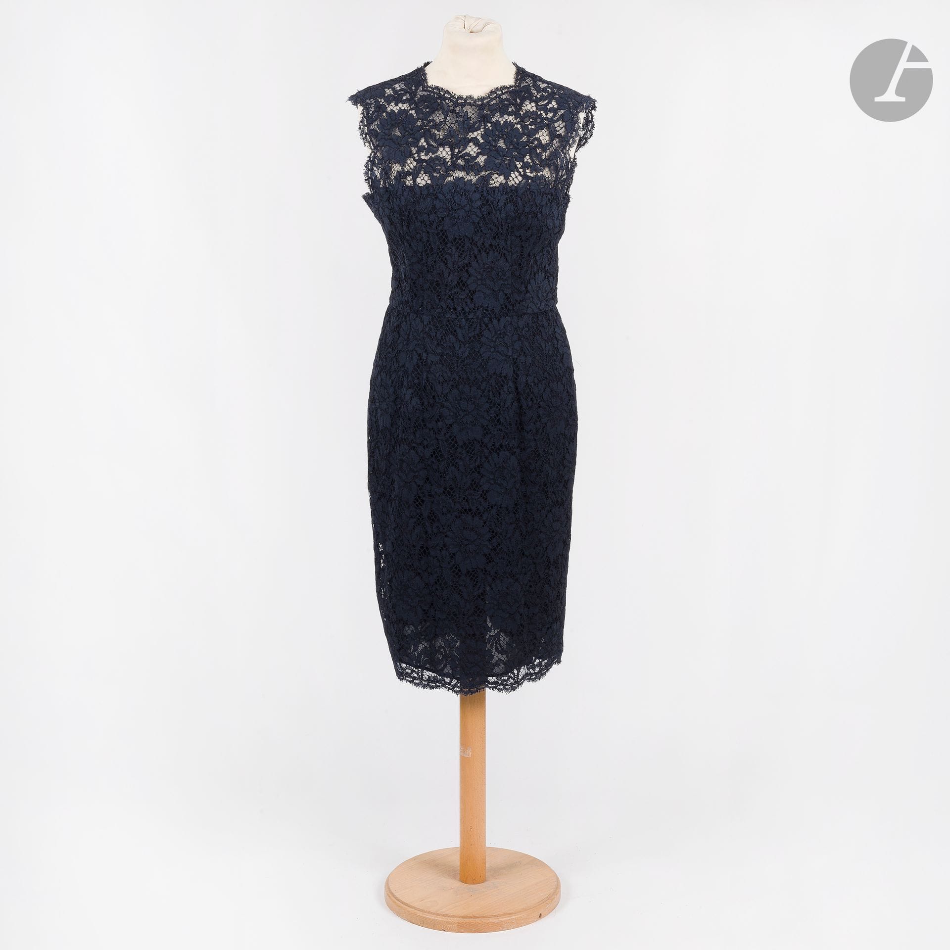 VALENTINO
Midnight blue lace dress. Italian S.42 which can correspond to a 38