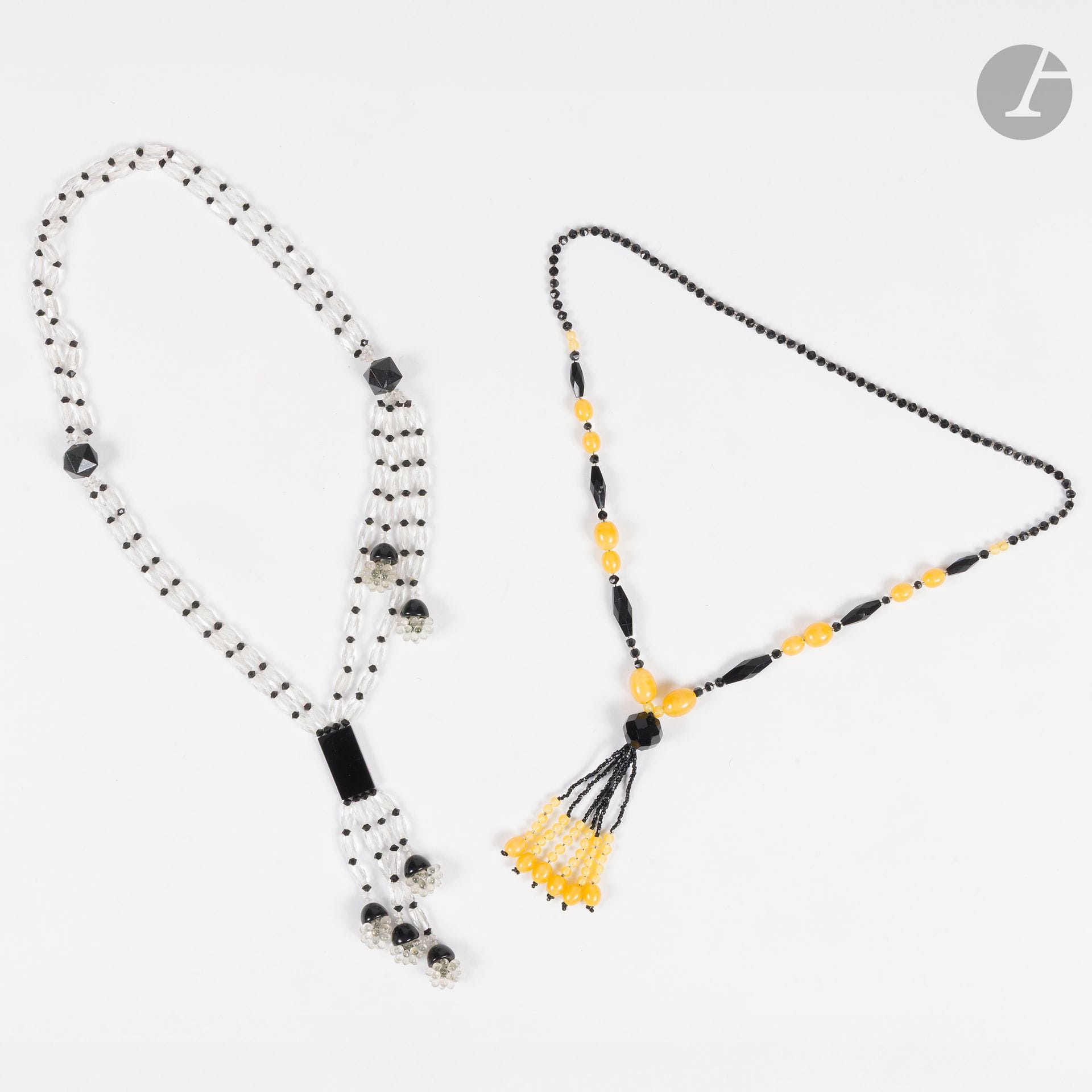 Lot de bijoux fantaisie : une paire de clips d'oreilles signée CHRISTIAN LACROIX, une paire de pendants d'oreilles coquelicot en verre rouge, une paire de clips strass et perle goutte, une broche brodée signée LESAGE, une demi-parure collier et broche gros strass et un collier centré d'un boteh bleu, deux colliers en verre et bakélite facetés