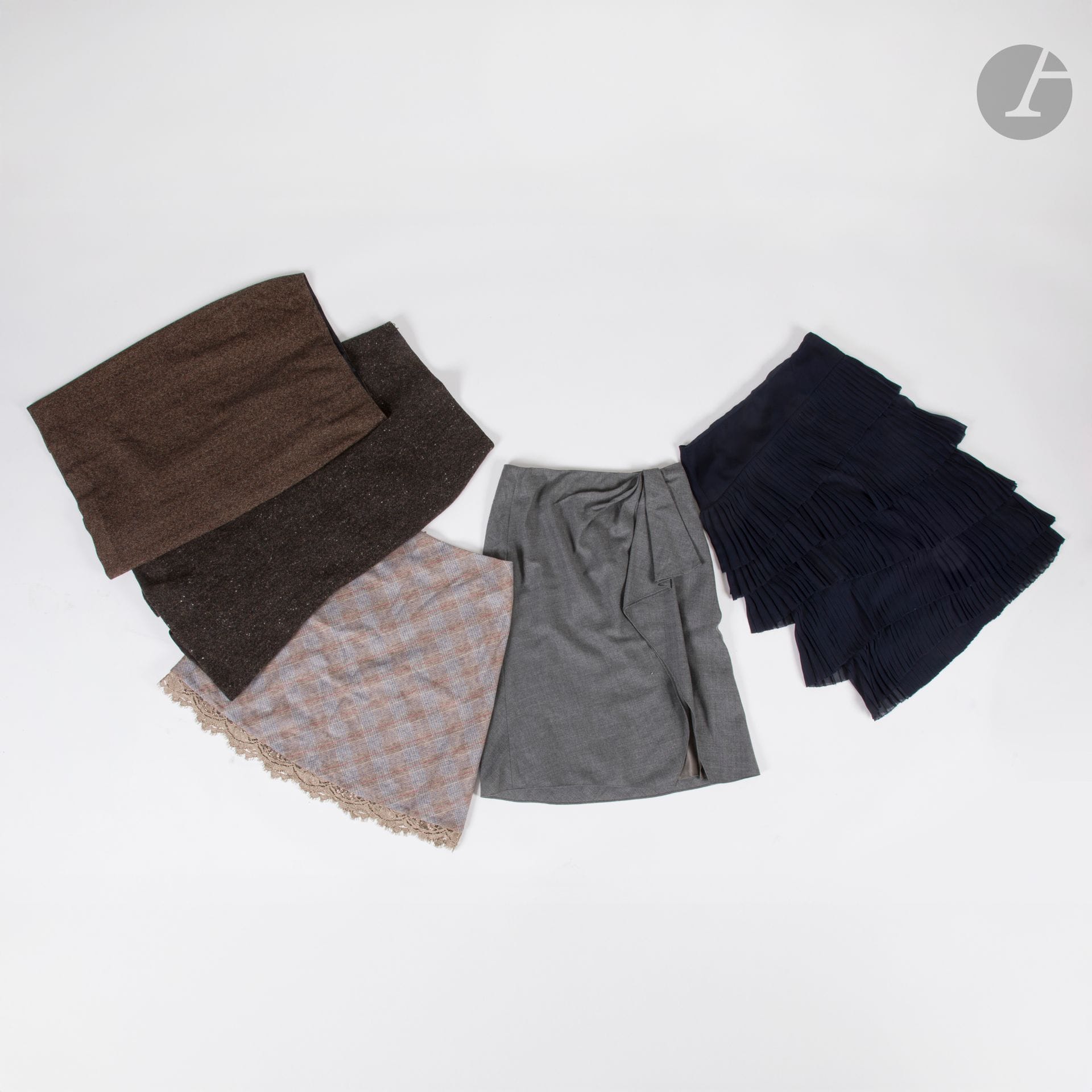 Lot de 10 jupes dont 5 RALPH LAUREN, 1 UNGARO, 1 BLUEMARINE.. T.38 environ