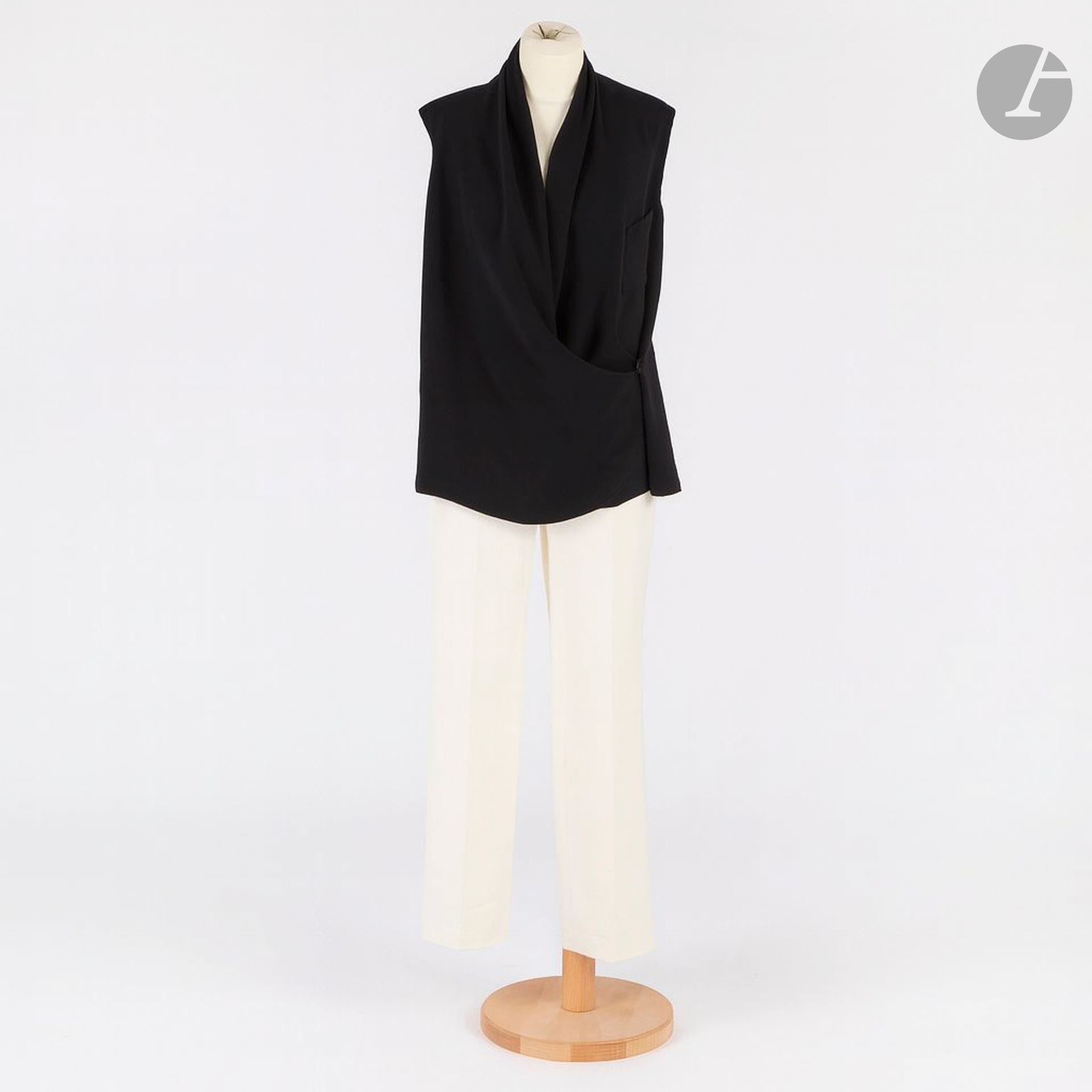 HERMÈS PARIS by Martin Margiela
Black silk crepe vest. S.42 shown (sale stamp on label)