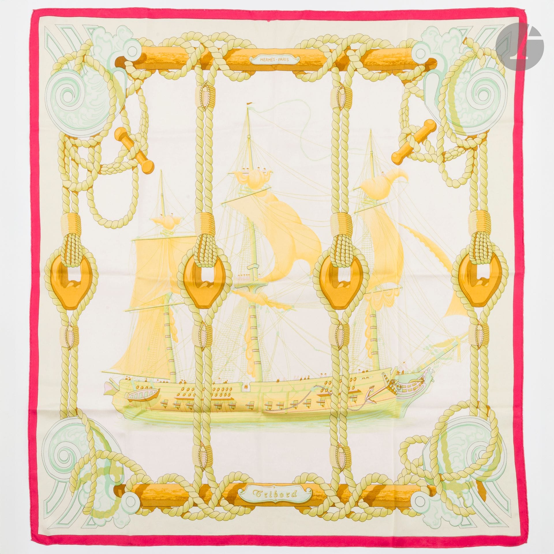 HERMÈS PARIS
Carré 90 in "Tribord" silk twill, cream background and small pink-red border (crushed roulotté, some threads pulled)