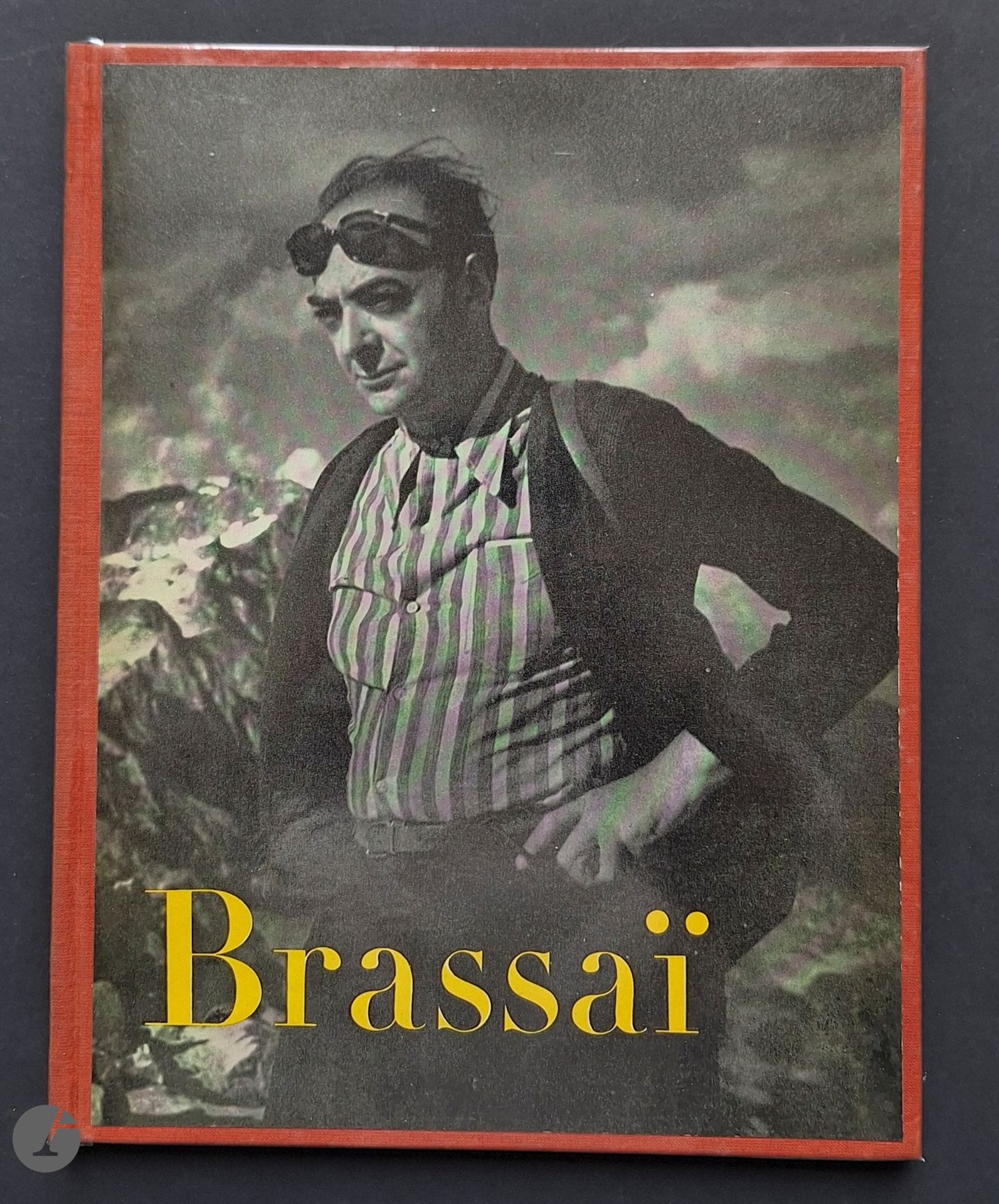 BRASSAÏ (Gyula Halasz, dit) (1899-1984) [Signed]
Brassaï. 
Neuf, Paris, 1952. 
In-4 (27.5 x 21.5 cm). First edition, signed and dedicated in 1960 by Brassaï. Text by Henry Miller "L'œil de Paris". Text by Brassaï "Souvenirs de mon enfance". Numerous full-page photographs by Brassaï. Publisher's hardback with illustrated cover. ...