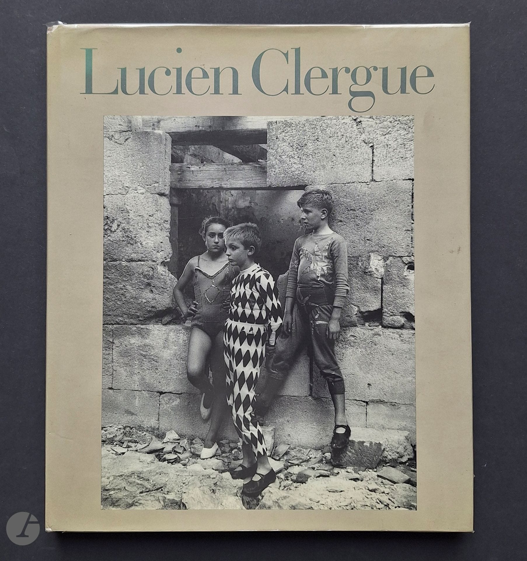 CLERGUE, LUCIEN (1934-2014) [Signé]
Eros and Thanatos. 
New York Graphic Society Books, 1985. 
In-4 (28,5 x 24 cm). Édition originale, signée par Lucien Clergue en page de faux-titre. 151 pages. Introduction par Michel Tournier. Reliure en tissu sous jaquette illustrée.