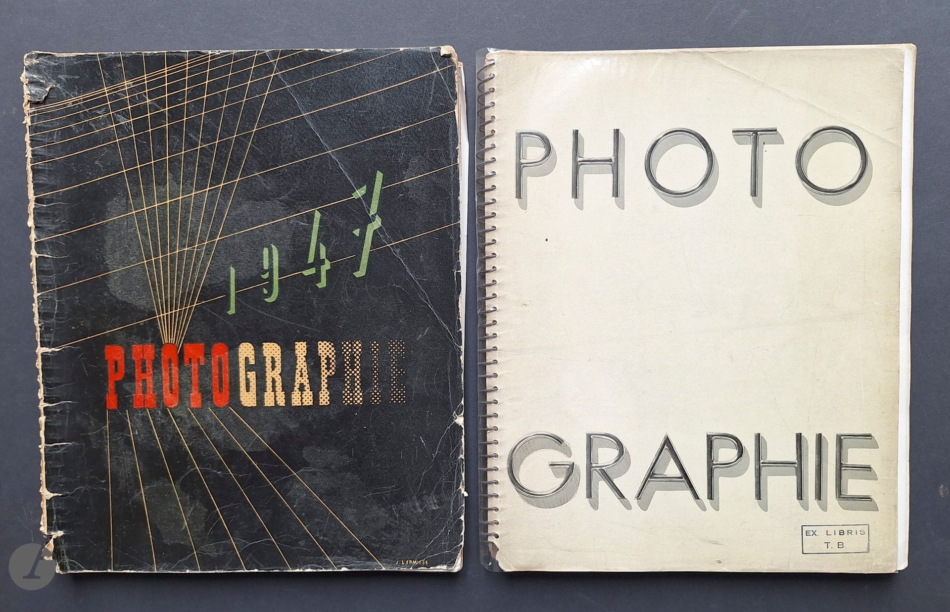 ARTS ET MÉTIERS GRAPHIQUES
2 volumes.
*Photographie 1931
Arts et Métiers Graphiques, Paris, 1931. 
Volume à spirales illustré en héliogravure. 154 pages. Photographies de Laure Albin-Guillot, Umo, Hans Finsler, Emmanuel Sougez, Hoyningen Huene, René Zuber, Munkacsi, Jean Moral, e.a.
*Photographie 1947
Arts et Métiers Graphiques, Paris, 1947. 
Volume à spirales illustré en héliogravure. Exemplaire en mauvais état, avec couverture qui se détache.