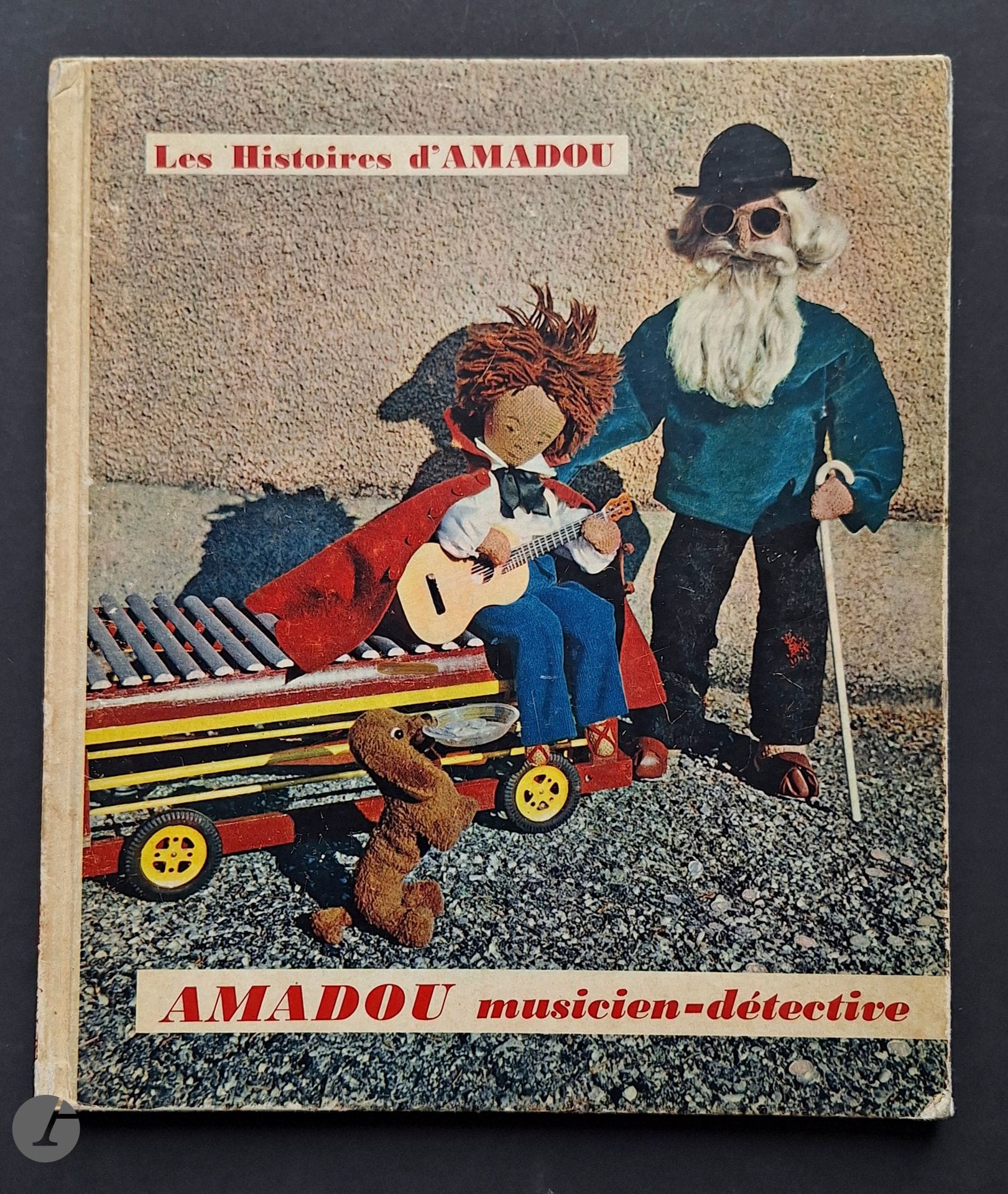 PILET, SUZI (1916-2017)
Amadou's stories.
Amadou musician-detective.
Éditions du Cerf-Volant, Lausanne, s.d.
In-4 (27 x 23 cm). First edition. 40 pages.Text by Alexis Peiry. Photographs, reproduced in heliogravure, by Suzi Pilet. Publisher's illustrated boards, rubbed. Very fresh interior.