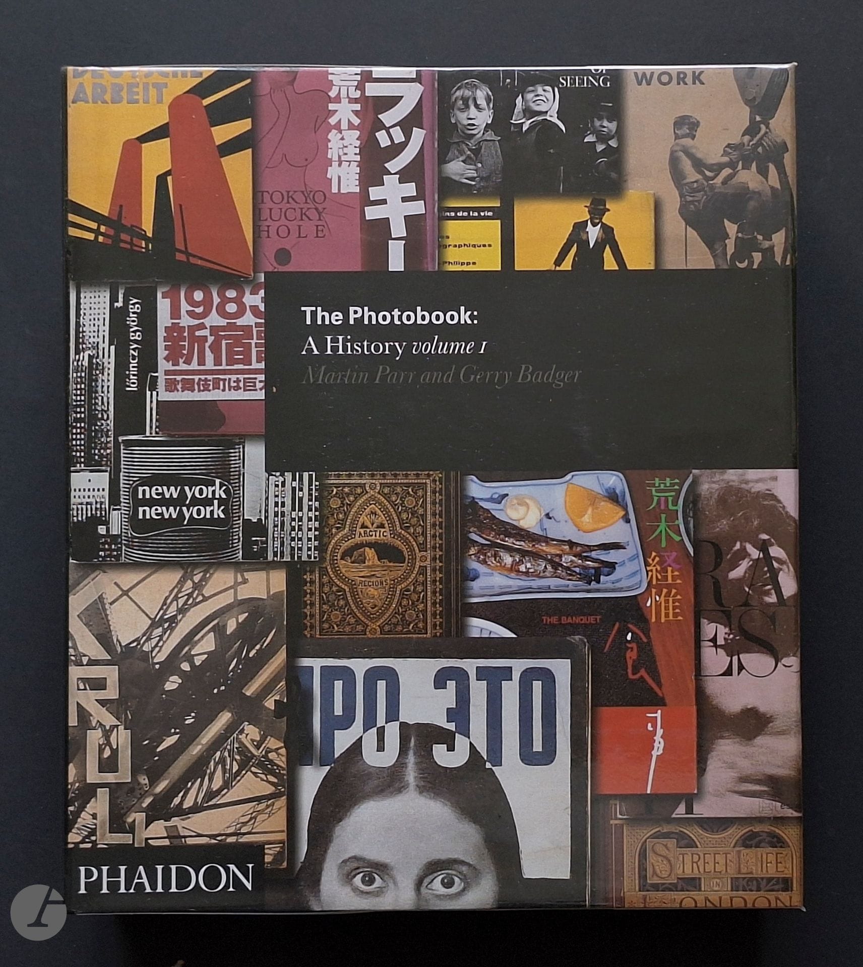 PARR, MARTIN (1952)
BADGER, GERRY (1946)
The Photobook: A History volume 1.
Phaidon, 2005.
In-4 (30 x 25 cm). Édition originale (réimpression de 2005). 320 pages. Texte en anglais. Relié sous jaquette illustrée.