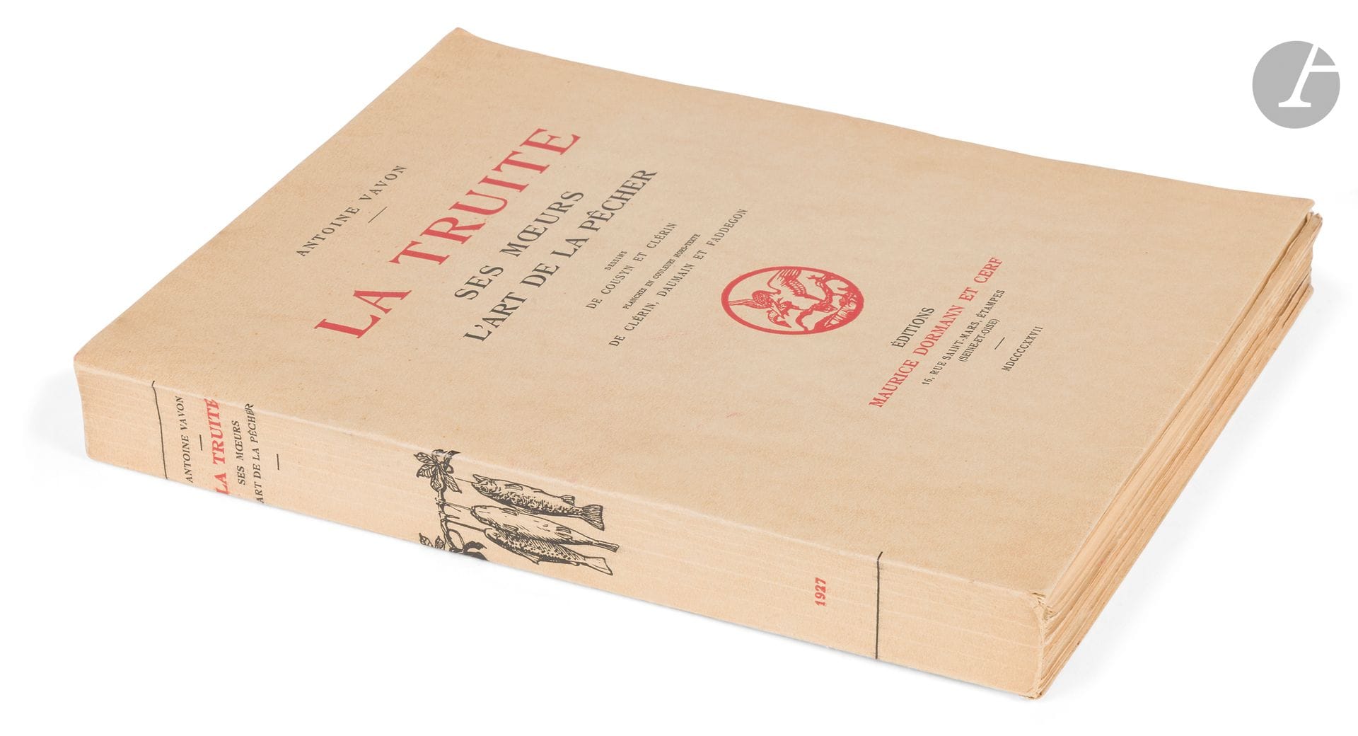 VAVON (Antoine).
La Truite ses mœurs, l’art de la pêcher.
Étampes : Maurice Dormann et Cerf, 1927. — In-4, 330 x 253 : XII, 369 pp., (5 ff.), 11 planches, couverture imprimée. Broché, couverture rempliée.

Édition originale, tirée à 650 exemplaires, de cet ouvrage considéré comme le plus beau livre jamais publié sur la pêche de la truite.

L’auteur y propose une étude exhaustive de la truite : classification, anatomie, habitats, instinct, etc., ainsi qu’une analyse détaillée des techniques de pêche — appâts, influence des conditions extérieures, équipements, entomologie, pêche à la mouche artificielle, aux insectes naturels, au ver, au vairon (naturel et artificiel), et enfin la pêche sportive.

« À défaut d’autres qualités, mon livre aura, je crois, ceci d’original que la pratique de la pêche sera détruite des mœurs mêmes du poisson. Cette méthode a, du moins, l’avantage de donner de la pêche une théorie raisonnée. De plus, elle oblige le pêcheur à chercher, constamment, l’explication des faits qu’il observe, et c’est une gymnastique dont il peut manquer de retirer les plus grands bénéfices » (avant-propos).

L’édition est illustrée de nombreuses compositions en noir dans le texte et à pleine page de Cousyn et Clérin mais également de 11 superbes planches en couleurs, accompagnées chacune d’un feuillet descriptif, de Clérin, Daumain et Faddegon.

Un des 600 exemplaires sur papier Dujardin (n° 582).

Exemplaire bien conservé, en grande partie non coupé.
Quelques légères rousseurs sur la couverture et les deux premiers feuillets. Les cahiers 6 à 11 sont en partie défaits.