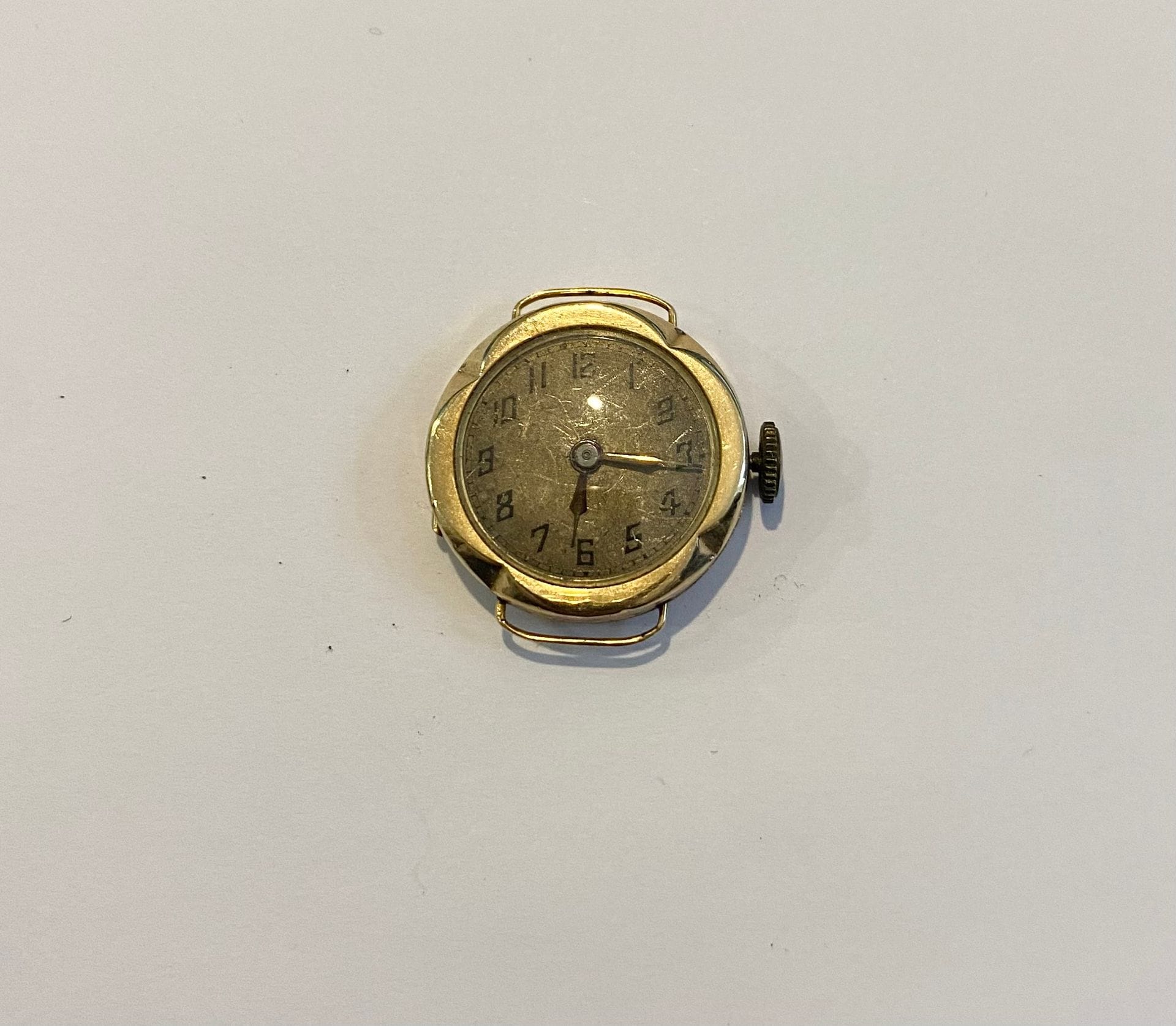 Boitier de montre en or jaune 585/°°°. 
Poids brut. : 8,1 g