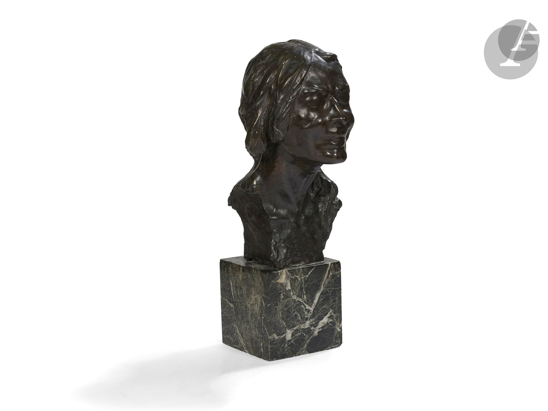 Alfredo Pina (1883-1966)
La Pisanella (La femme de Pise), modèle créé vers [1916], très probablement inspiré du personnage du livre de Gabriele d'Annunzio paru en 1914
Sculpture.
Épreuve en bronze patiné noir nuancé.
Fonte à la cire perdue.
Édition ancienne ante mortem.
Socle cubique en marbre vert de mer.
Signé A. PINA et porte le cachet de fondeur MONTAGUTELLI Frères - Cire perdue - Paris sur le côté droit.
H. sculpture seule : 39 cm
H. : 54 cm

Collections publiques :
MacNay Art Museum, San Antonio, USA - Une épreuve en marbre du modèle conservée dans cette institution sous le numéro d'inventaire 2013.2

Bibliographie : 
D. Achelle - La sculpture contemporaine et l'œuvre d'Alfred Pina - Collection " L'Art ", Imprimerie Charaire, Sceaux, vers 1920. Une épreuve en bronze du modèle reproduite page 78.