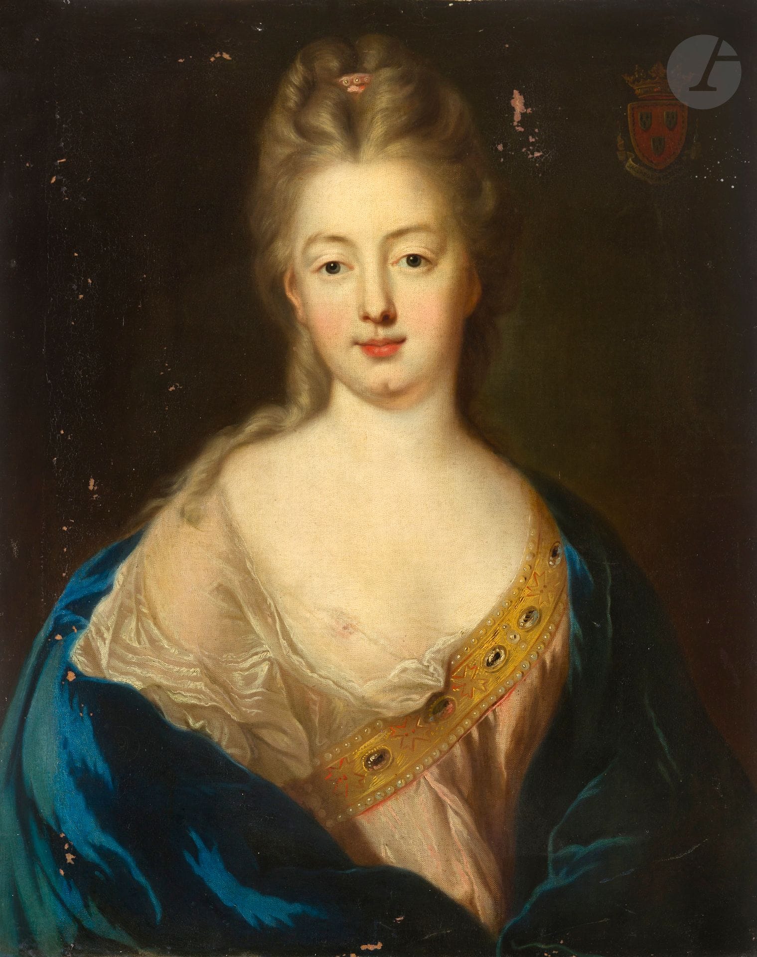 François de TROY (Toulouse 1645-Paris 1730)
Portrait de Françoise Marie Michau (1665-1715) marquise d'Espinay, épouse de René Le Prestre, 8e marquis d'Espinay
Toile
Sans cadre
Porte un blason armorié en haut à droite aux armes de la famille Le Prestre ; porte une inscription récente sur
une étiquette au revers du châssis " De Troy "
75 x 59 cm
Restaurations anciennes, soulèvements et manques

Dans le coin supérieur droit de la toile figurent les armoiries identifiées comme celles de la famille Le Prestre, accompagnées de la devise " Sacerdos in aeternum " (" Prêtre pour l'éternité "), surmontées de la couronne de marquise. 
Françoise-Marie Le Prestre, née Michau, épouse en 1683 René Le Prestre (1655-1724), seigneur de Lézonnet et 8e marquis d'Espinay. Ce dernier est député du tiers état, avocat général au Grand Conseil, sénéchal du Présidial de Rennes, trésorier des États de Bretagne (en 1687) et président à mortier au parlement de Bretagne. 
La famille Le Prestre entretint des liens avec le peintre François de Troy, qui réalise, entre 1722 et 1723, les portraits de leur fils Louis Le Prestre et de son épouse Marie de Soul de Beaujour (voir D. Brême, François de Troy, Paris, 1997, p. 176-177).

Nous remercions Dominique Brême d'avoir confirmé l'attribution.