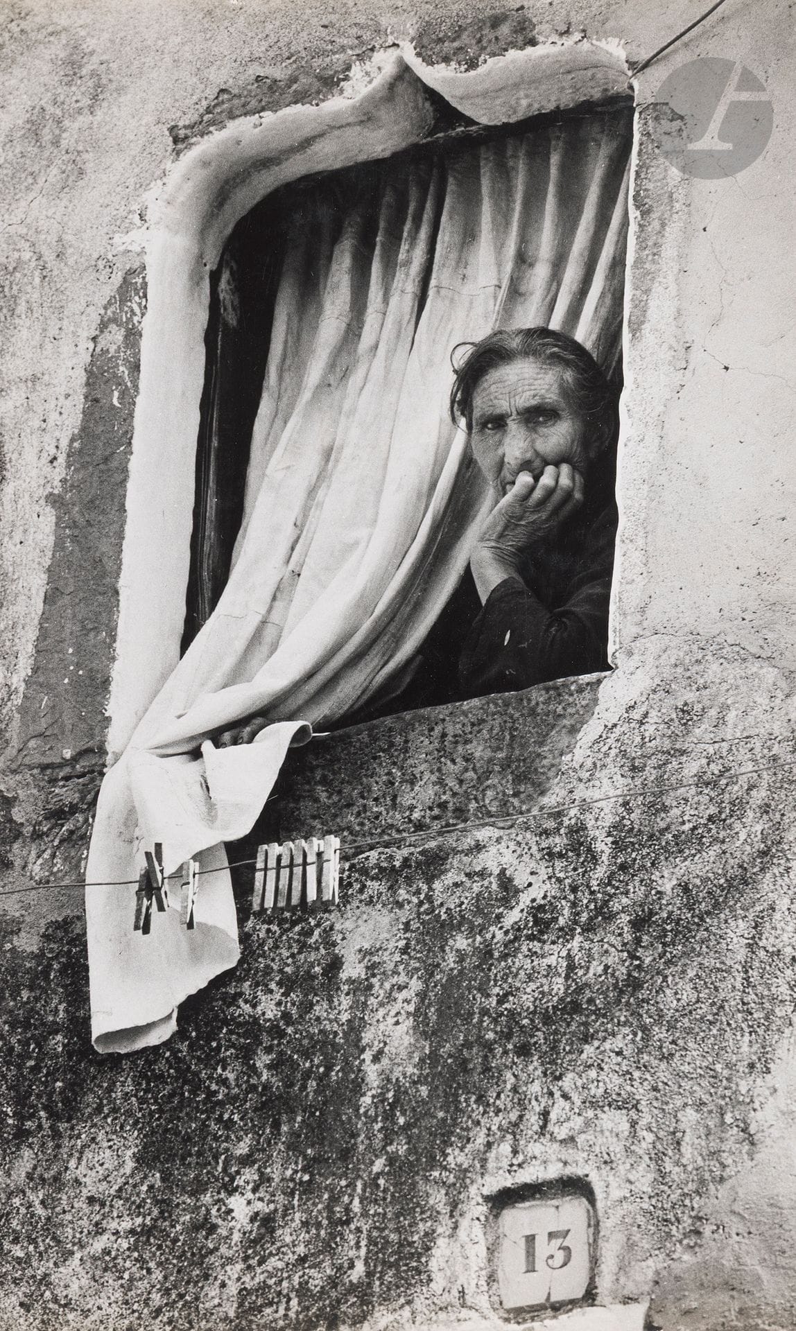 Jean Dieuzaide (1921-2003)
Santa Cruz de la Seros. Espagne, 1961. 
Épreuve argentique d’époque, contrecollée sur carton. Tampons « Reportage photographique Yan » et « J. Dieuzaide », titre, date et étiquette de concours (Coupe de France 1961) et de la Fédération Nationale des Sociétés Photographiques de France au verso du montage.
39,5 x 29 cm avec marges