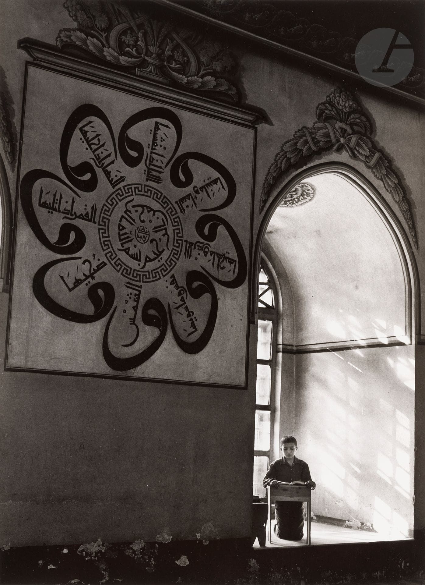 Jean Dieuzaide (1921-2003)
Mosquée Ulu Camii. Bursa, Turquie, 1954.
Épreuve argentique sur papier Agfa (c. 1990). Timbre sec du photographe en bas à droite. Titre et date au crayon au verso. 
Image : 33,5 x 24,5 cm 
Feuille : 40,5 x 30,5 cm