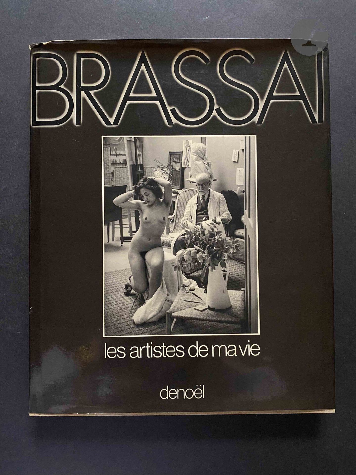 BRASSAÏ (GYULA HALÀSZ, DIT) (1899-1984) [Dédicacé à Jean Dieuzaide]
Les artistes de ma vie. 
Éditions Denoël, Paris, 1982. 
In-4 (29 x 24 cm). Édition originale, dédicacée et signée par Brassaï à Jean Dieuzaide en 1982. 224 pages. Cartonnage d'éditeur avec jaquette illustrée.