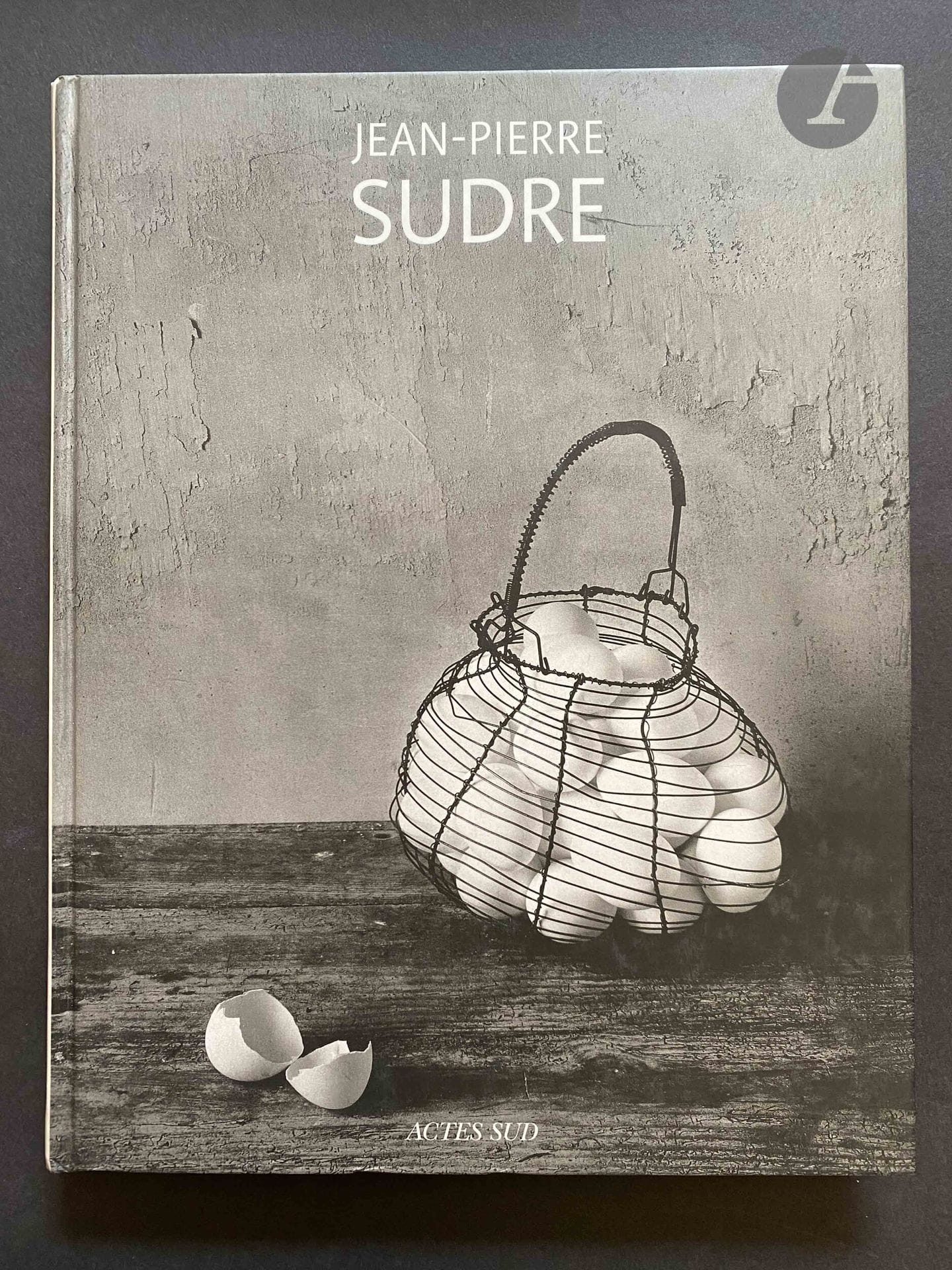 SUDRE, JEAN-PIERRE (1921-1997) [Dédicacé à Jean Dieuzaide]
Jean-Pierre Sudre.
Actes Sud, 2003.
In-4 (28 x 21,5 cm). Édition originale dédicacée et signée à Jacqueline et Jean Dieuzaide par Claudine Sudre (fille de Jean-Pierre Sudre). 204 pages. Cartonnage illustré.