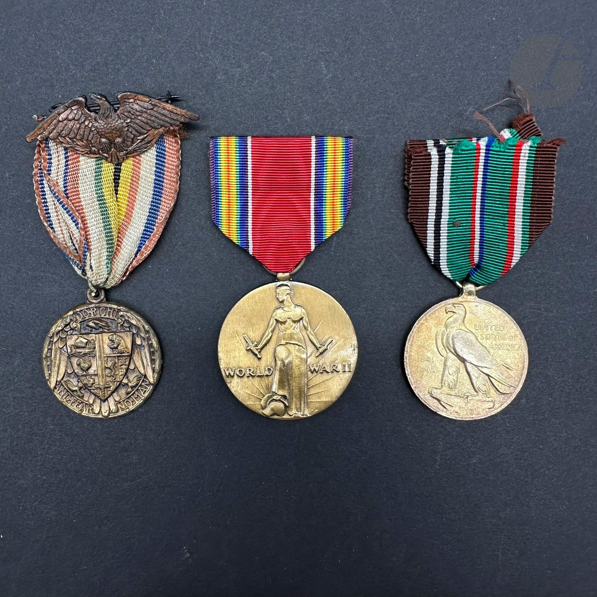 U.S.A.

Trois médailles : 

Médaille « Do right and fear no man » en bronze, médaille de la Victoire WW2 et médaille commémorative Eastern campaign (1941-1945). 

Rubans. T.T.B.