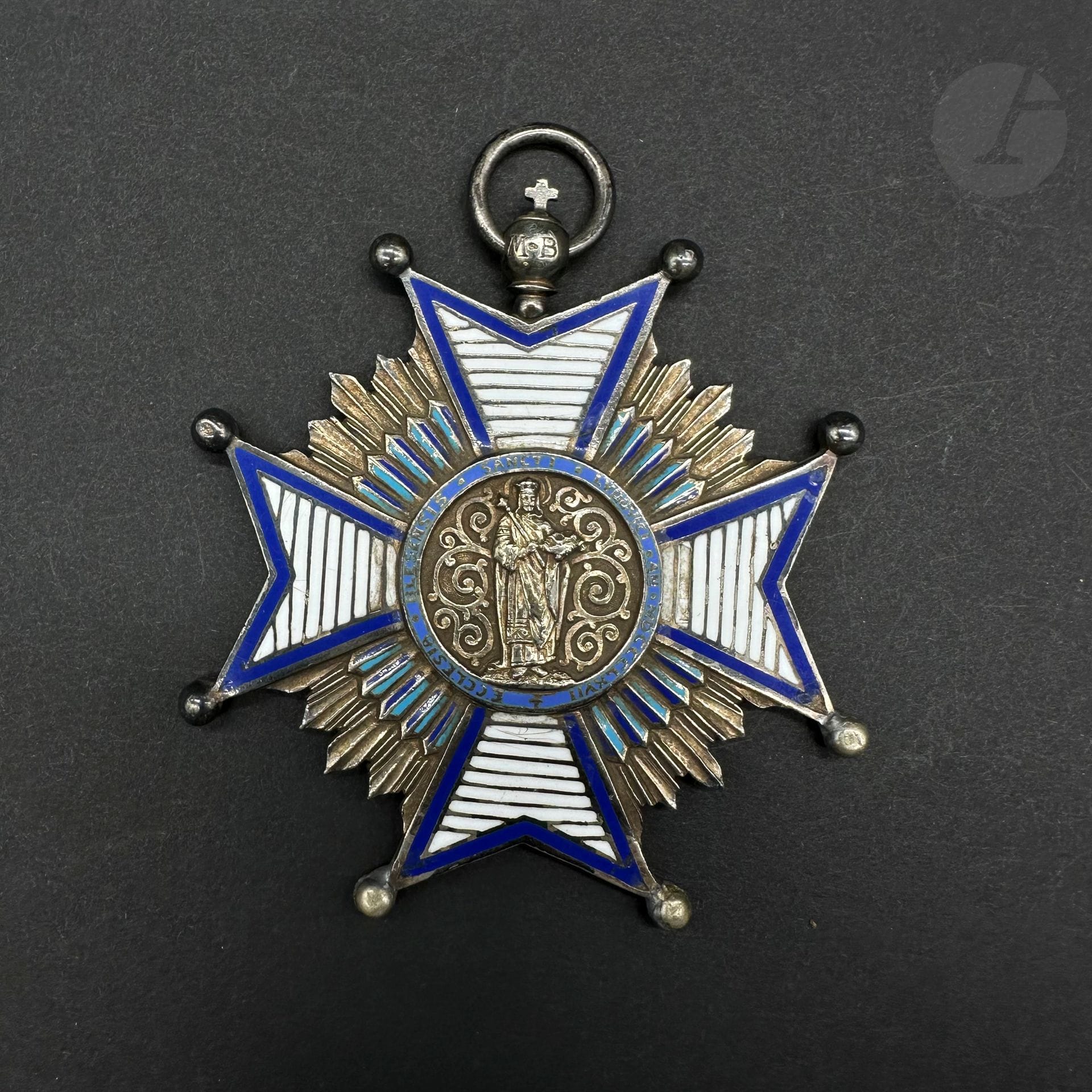 BLOIS 

Blois chapter cross. 

In silver, vermeil and enamel (chips, restoration to one ball). Suspension ball engraved "M.B.". Centers decorated with the Immaculate Conception and Saint Louis. 

89 x 87 mm - Weight : 90 g

T.B.