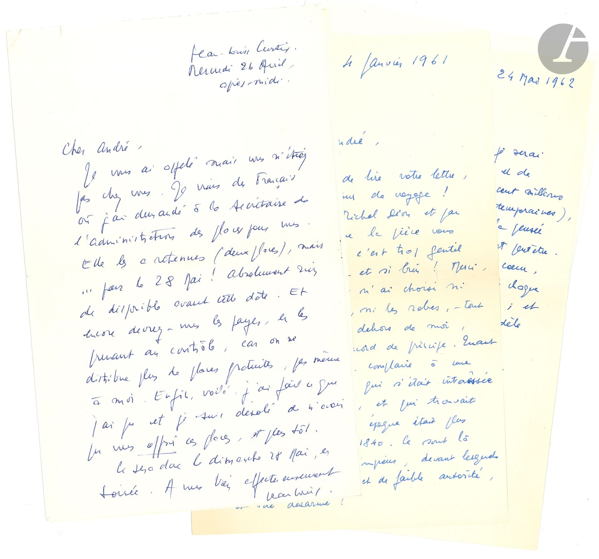 [André FRAIGNEAU (1905-1991)]. 33 L.A.S. à lui adressées, 1957-1990.
Belles correspondances amicales, littéraires et intimes.
Michel BULTEAU. 6 L.A.S., écrites de Labessette, Pontacq et Cintra (Portugal), 1986-1990. Il parle de ses lectures, de l’écriture de son Club des longues moustaches, de ses Minuties et de son essai sur le baron Corvo; il évoque de façon poétique ses séjours solitaires à la campagne… Etc.
Jean-Louis CURTIS. 12 L.A.S., Paris 1957-1985. Au sujet d’un numéro spécial des Cahiers des saisons, consacré à Jean Cocteau; de sa pièce Adélaïde; de ses projets littéraires; de son soutien à la publication de L’Âge tendre de Fraigneau, l’angoisse de son passage à Apostrophes… «Quand je serai submergé par le dégoût d’écrire et de publier en même temps que trois cent millions de nos contemporains (et surtout contemporaines), je serai sauvé de ce dégoût par la pensée que vous, et quelques amis, me liront peut-être»… Etc.
Jean-François JOSSELIN. 15 L.A.S., Constantine, Champigny-sur-Seine et Brest, 1960-1963. Longue correspondance littéraire du tout début de sa carrière d’écrivain, datant de la publication de son premier roman, Don Juan sous la pluie (la plupart des lettres sont écrites d’Algérie, alors qu’il servait dans l’aviation). Il évoque souvent ses lectures, particulièrement les livres des Hussards (Déon, Nimier, Blondin, Haedens, etc.) mais aussi «l’admirable Feu Follet de Drieu et le non moins admirable Étouffe-chrétien de Marceau»...