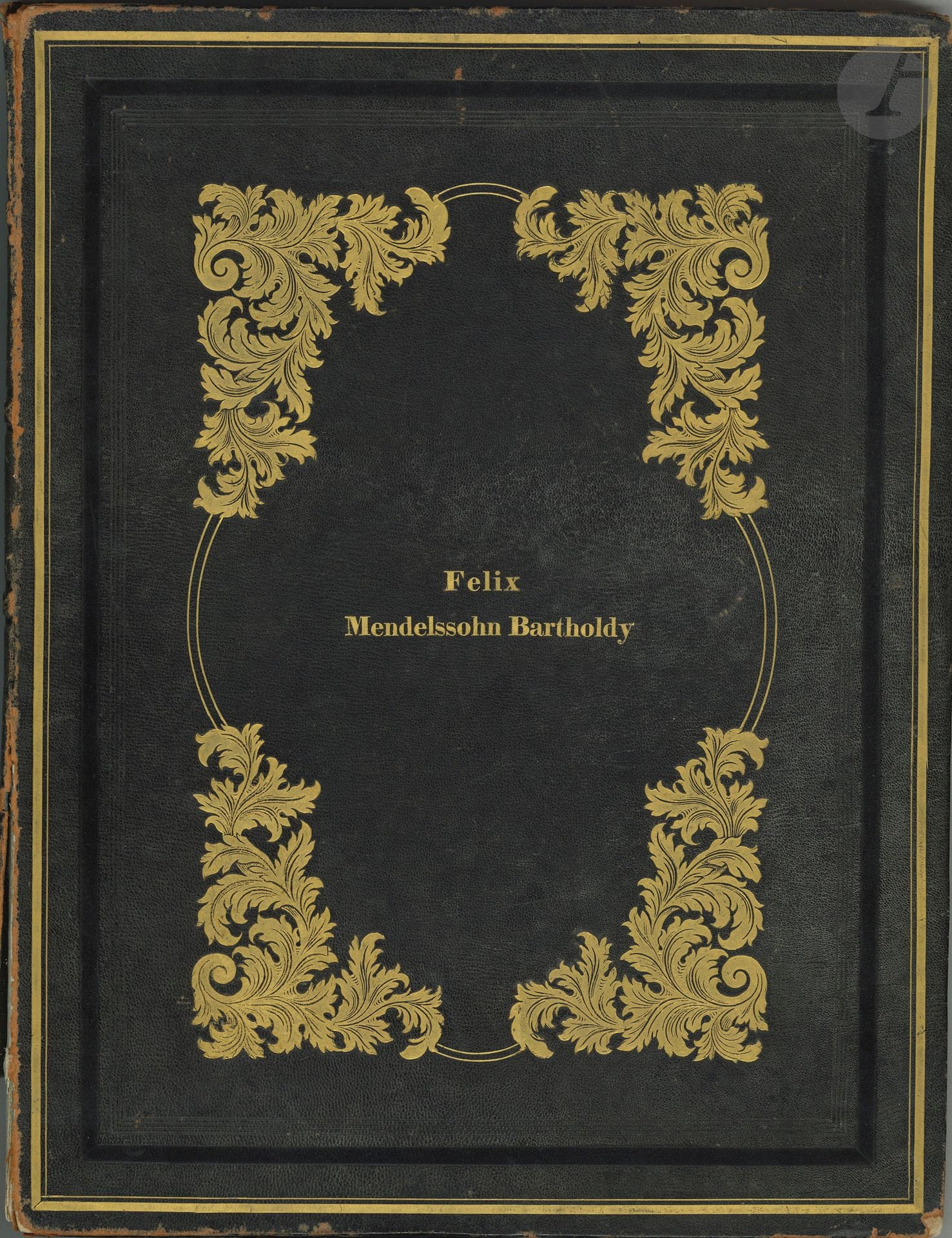 Felix MENDELSSOHN-BARTHOLDY (1809-1847). Recueil de 7 Lieder ou cycles de Lieder, [1835-1860]; un vol. in-fol., reliure de l’époque chagrin noir, plats avec cadre de filets dorés et à froid et décor doré de feuillages avec nom du compositeur sur le plat sup., tranches dorées (dos abimé); lég. rouss.
Belle réunion de Lieder, la plupart en première édition et sans numéro d’opus.
Zwei Gesänge von Eichendorff. – Das Waldschloss. – Pagenlied. (Elberfeld, F.W. Arnold, [ca. 1835]), cotage 307. 11p.
Zwei Gesänge. – Ich hör’ ein Vöglein locken. – Todeslied der Bojaren (Leipzig, C. A. Klemm, [1850]), cotage 590. Partition, et parties de chant (Singstimme). 8p.
Sehnsucht [op. 9 n°7] (Berlin, Schlesinger, [1848]), cotage 3514. 5p.
Seemann’s Scheidelied (Berlin, Schlesinger, [1850]), cotage 2801.3p.
Der Blumenkranz. (Braunschweig, Musikalisches Magazin von J.P. Spehr, [1841]), cotage 2558. Du recueil Helios. Lieder... componirt von C. Banck, Conr. Kreutzer, C. Loewe, H. Marschner, Felix Mendelssohn-Bartholdy, C.G. Reissiger & L. Spohr. Titre et p.15-18.
Warnung vor dem Rhein (Bonn, N. Simrock, [1847]), cotage 4662. 3p.
Drei Volkslieder von H. Heine und Kaufmann… nebst Suleika und Hatem für zwei Stimmen. – Wie kann ich froh und lustig sein? – Wenn ich auf dem Lager liege – Wasserfahrt: Ich stand gelehnet. Neue Ausgabe (Berlin, Schlesinger, [ca 1860], cotage 2091. 5,6 et 5p.
