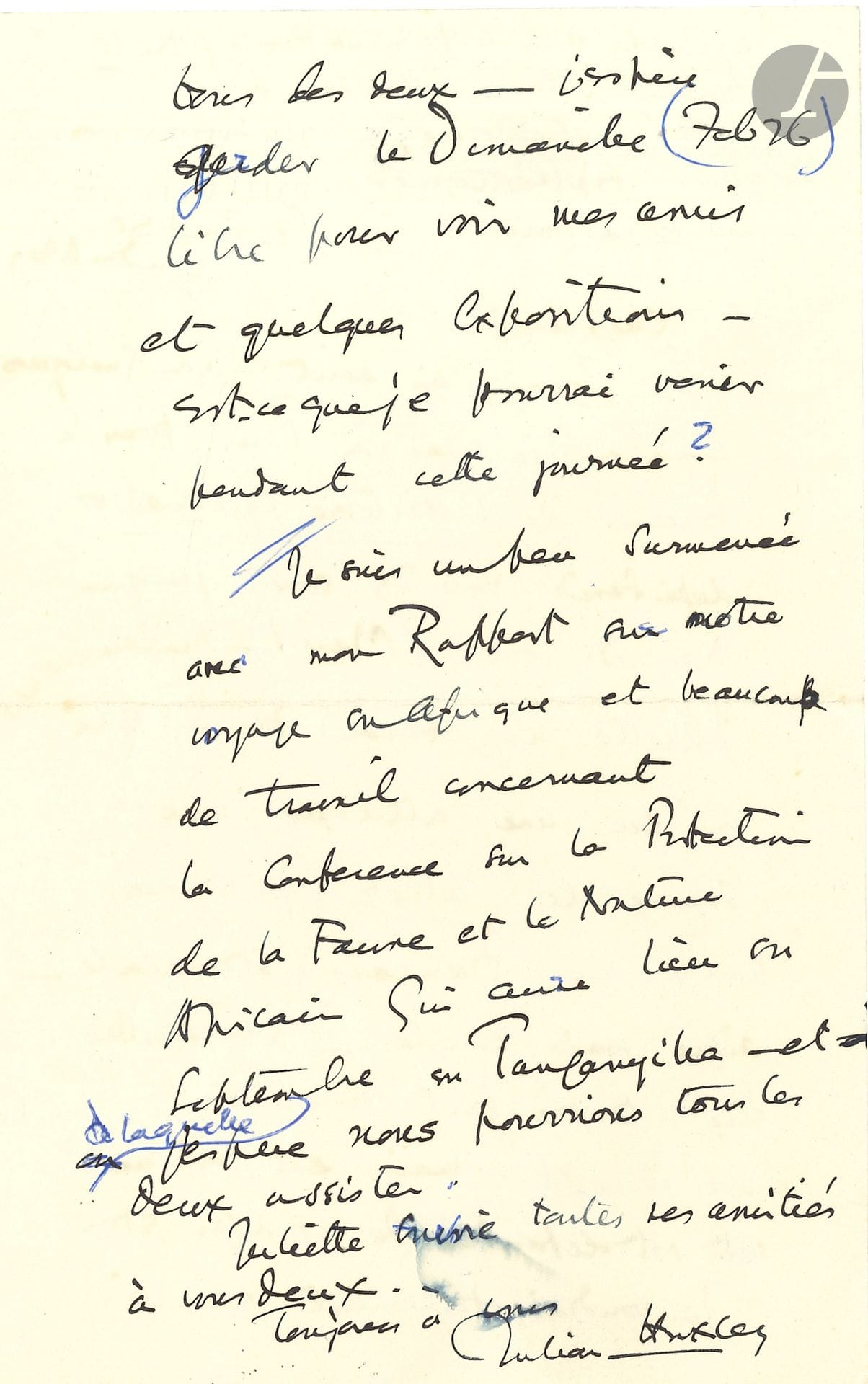Julian HUXLEY. L.A.S., Londres [1961?], à un ami; 2 pages in-8, en-tête biffé The Athenaeum; en français.
Il se rendra à Paris «pour le Bureau de l’Histoire Culturel» à partir du samedi 25 février, mais sans Juliette qui a eu une attaque «une espèce de ulcer» et qui est trop fatiguée. «Je suis un peu surmené avec mon Rapport sur notre voyage en Afrique et beaucoup de travail concernant la Conférence sur la Protection de la Faune et la Nature Africain qui aura lieu en septembre»…[“The Conservation Of Wild Life And Natural Habitats In Central and East Africa”, Report on a mission accomplished for UNESCO, jul-sept. 1960 (Paris, Unesco, 1961).]