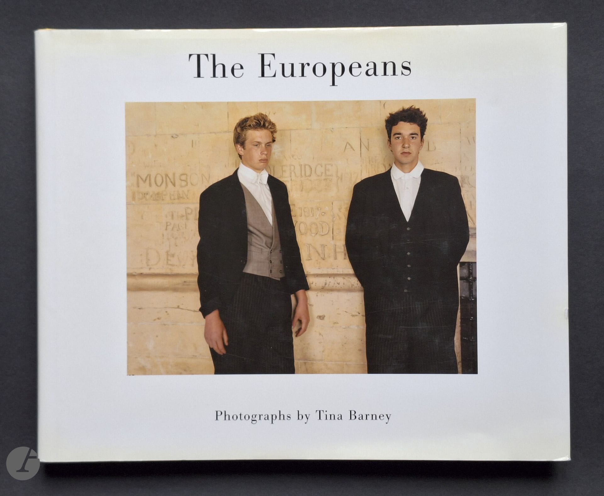 2005  BARNEY, TINA (1945)
The Europeans.
Steidl, 2005.
In-4 (25 x 30,5 cm). Édition originale. 192 pages. Relié sous jaquette illustrée.
