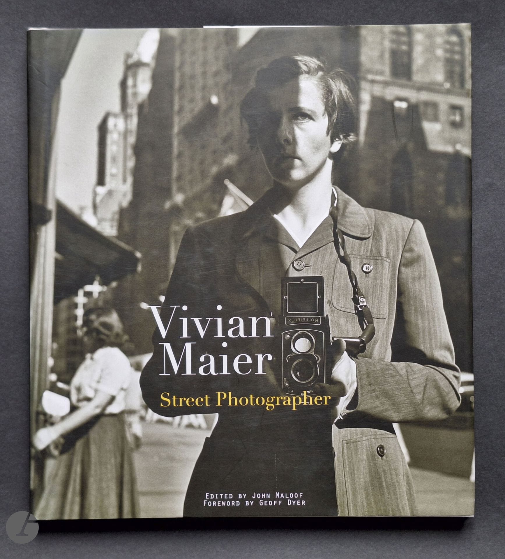 2011  MAIER, VIVIAN (1926-2009)
Street Photographer.
powerHouse Books, 2011.
In-4 (28 x 25 cm). Édition originale. Relié sous jaquette illustrée.