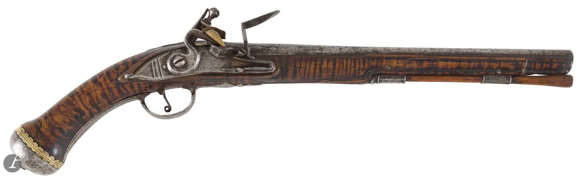 Long officer's flintlock pistol. 
Round barrel, banded on top. Lock signed "à Toulon" and flat-body hammer. Cut and chased iron trim, plain cap edged with cut brass frieze. Tiger walnut stock (accidents and wood repairs). Wooden ramrod. 
Length: 53 cm
A.B.E. circa 1730.