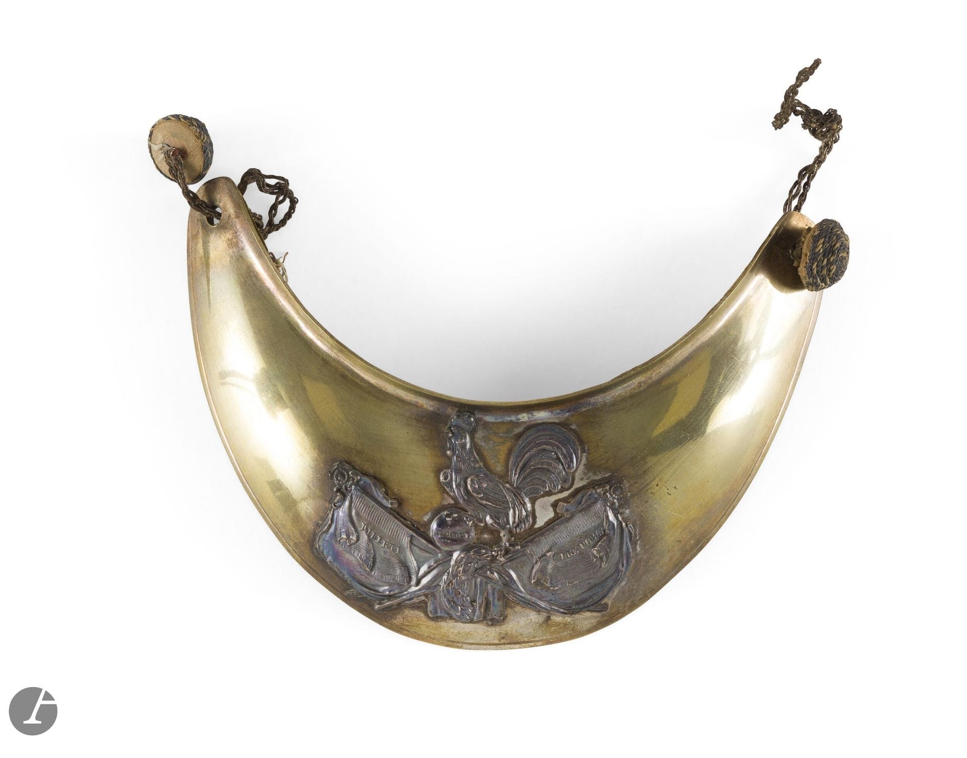 National Guard officer's collar. 
Brass with rooster motif on silver-plated copper flag cluster. White leather lining and passementerie buttons.
A.B.E. July Monarchy period.