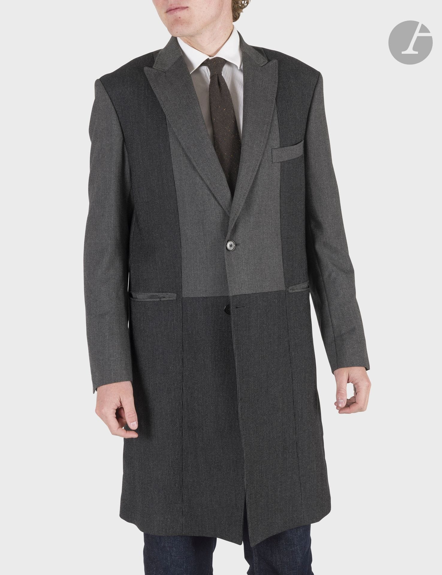 KENZO Homme and BOSS
Two men's coats in grey wool. T.54