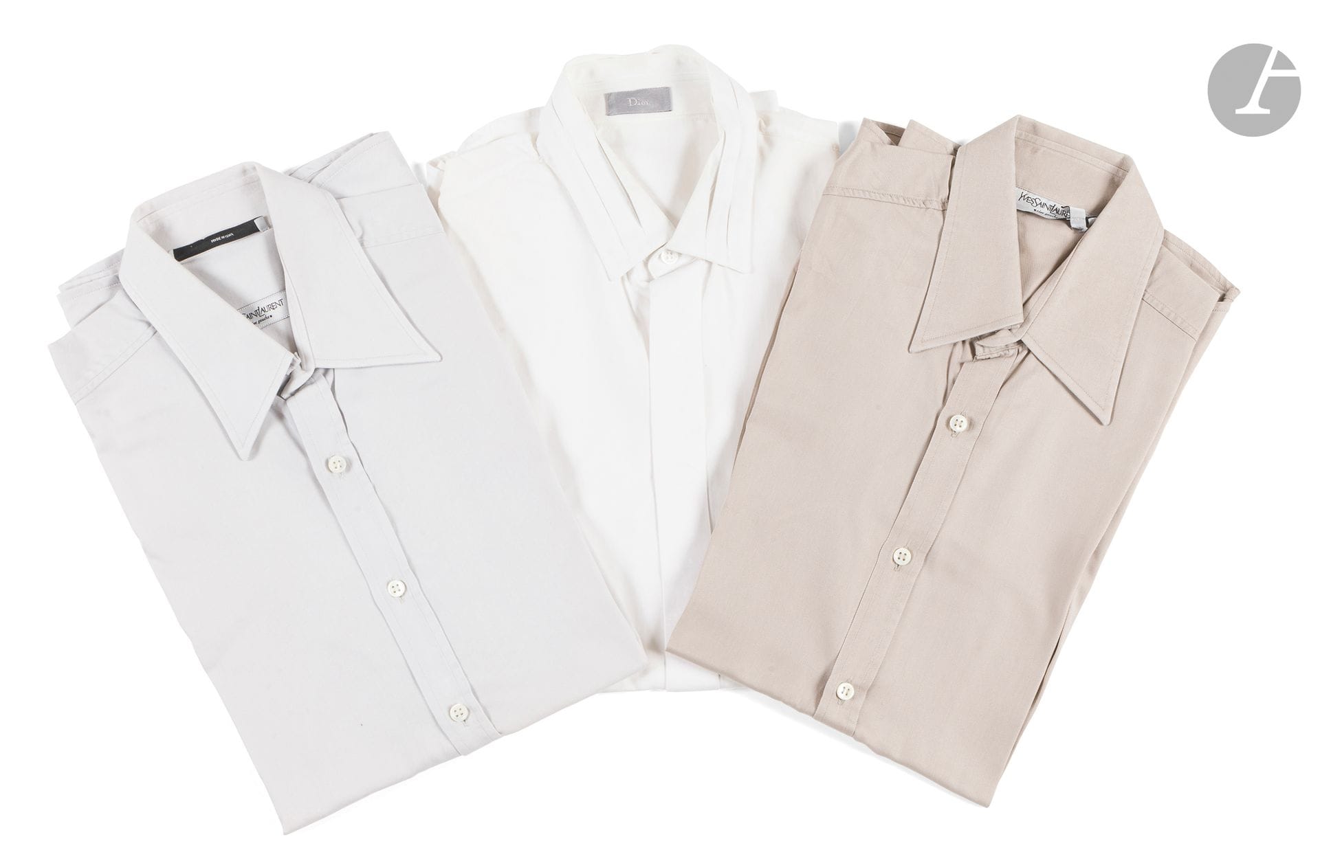 YVES SAINT LAURENT and DIOR
Three men's cotton shirts, pearl gray, beige and white. T. L approx. (a very small stain on the front of the grey one)
