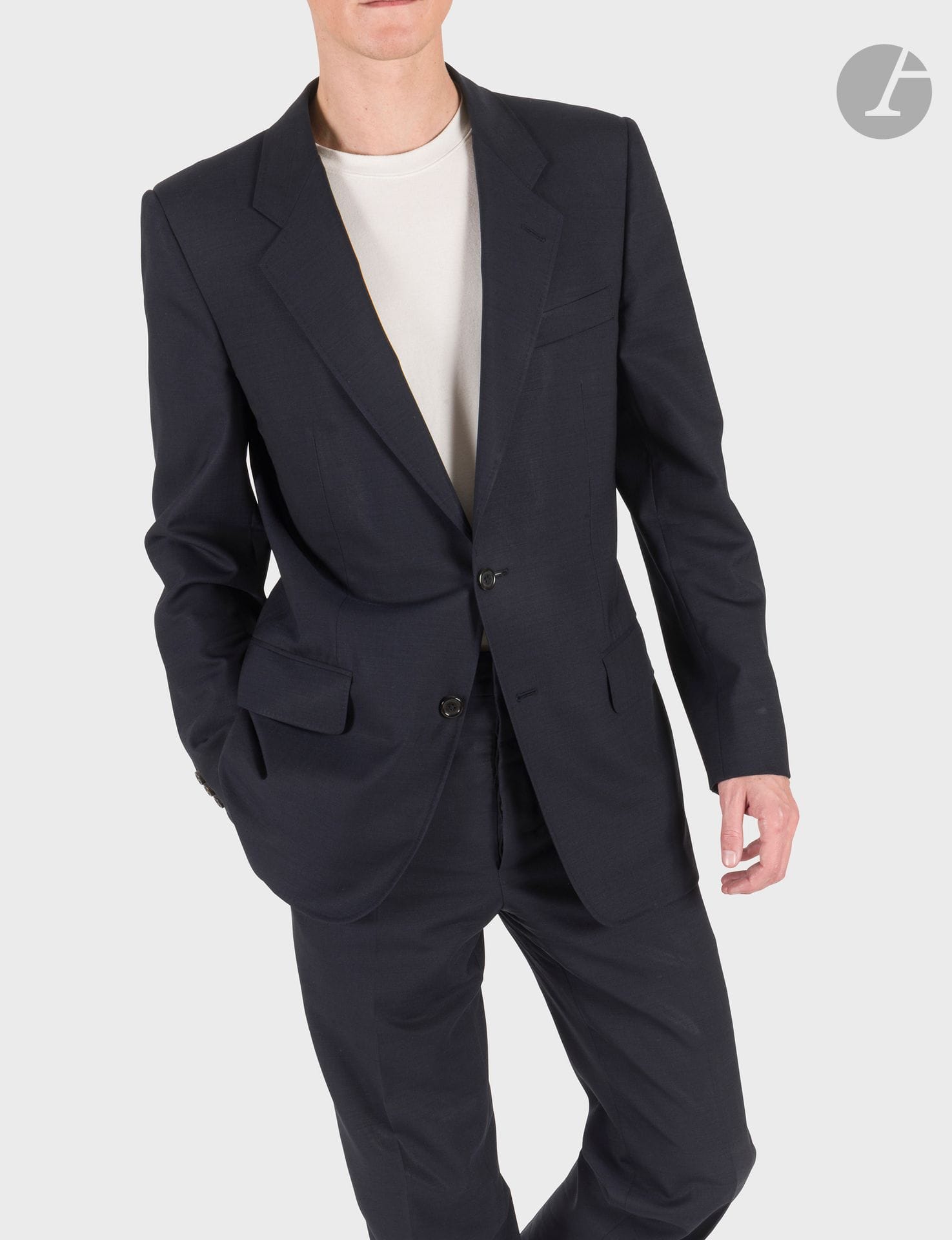 YVES SAINT LAURENT Rive Gauche
Men's suit in navy wool
S.50 indicated