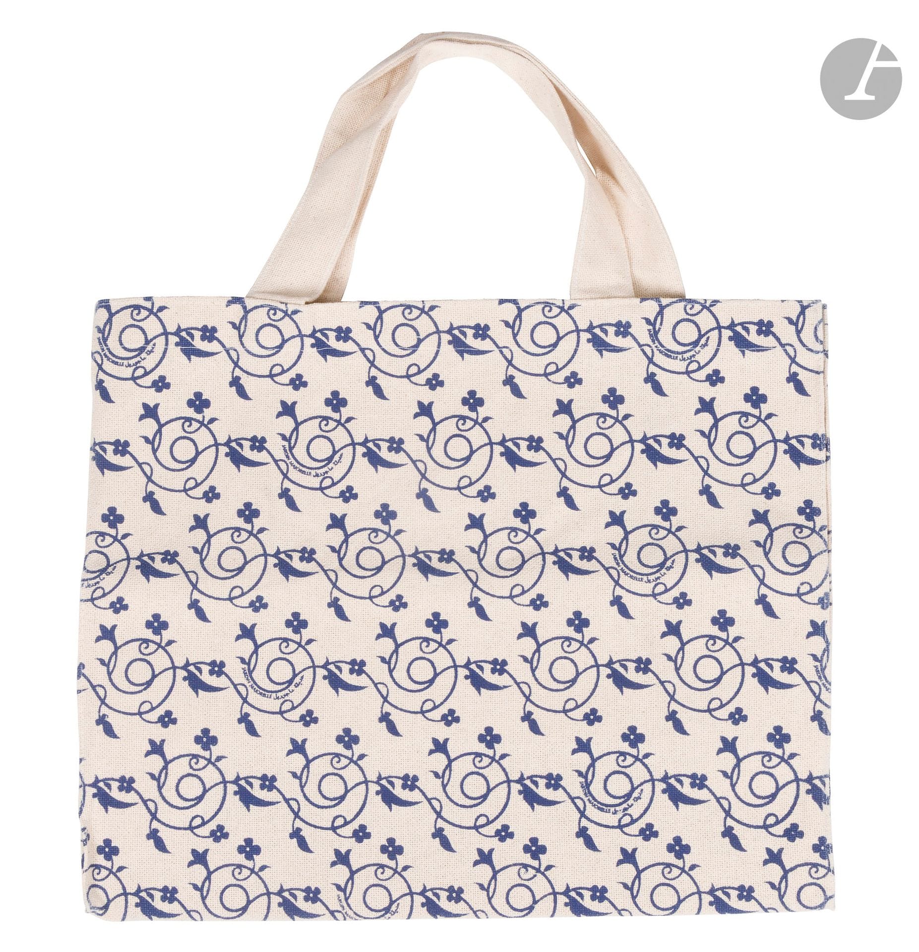 Tote bag in beige canvas with Jardin Majorelle blue print. 
42 x 34 x 18 cm