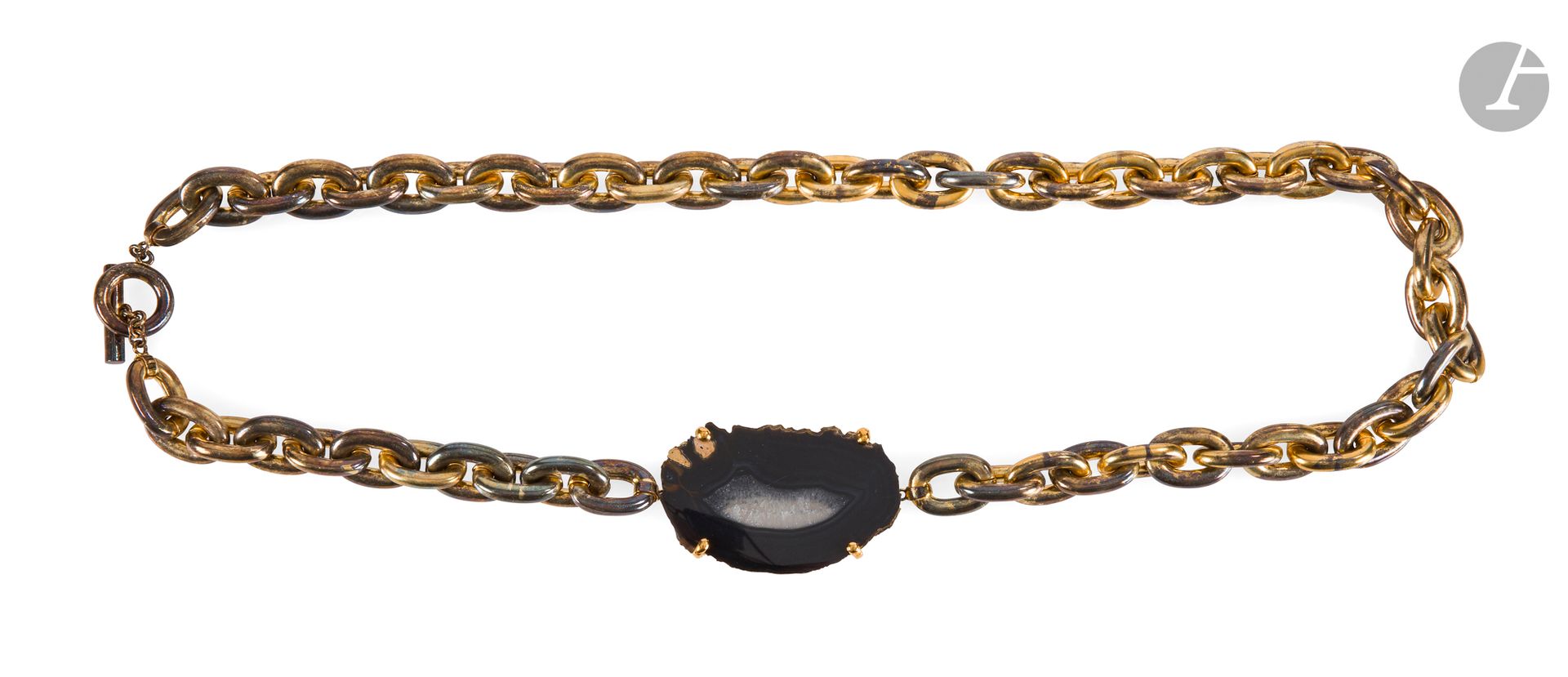 YVES SAINT LAURENT haute couture
Gold-plated metal and agate slice chain belt. Signed. L : 106 cm (oxidation)