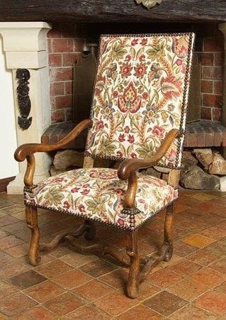 Fauteuil en bois naturel en os de mouton. Fin du XVIIe siècle. H.: 117 cm - L.: 65 cm - P.: 47 cm