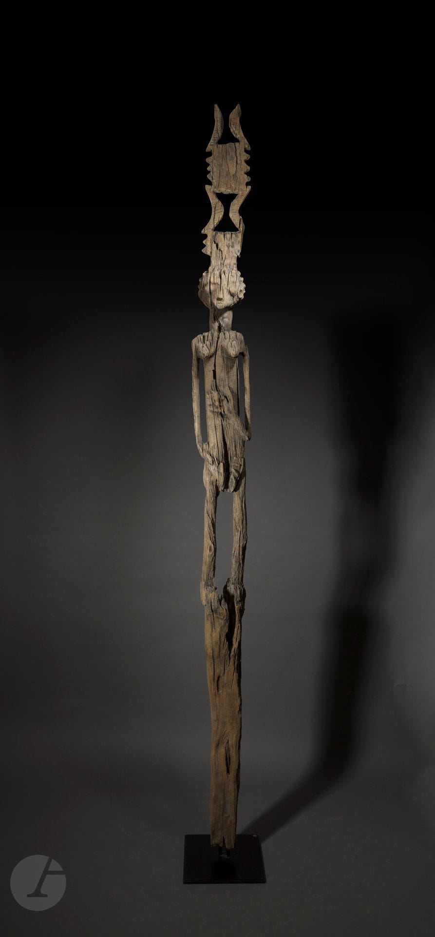 A very old and large female aloalo funerary post surmounted by a superimposition of abstract and figurative motifs crowned with stylized pairs of birds.
Madagascar
Wood, significant visible age-related cracks, age-related erosion, visible accidents and missing parts, restoration (broken, glued, nailed, original parts), beautiful, characteristic old, weathered patina.
H. 280 cm

Provenance :
Roger Lefèvre, Brussels
Marc Blanpain Collection, Brussels