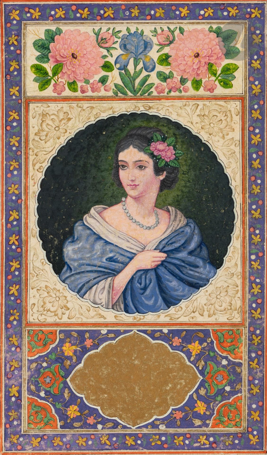 Portrait de femme européenne, Iran, fin XIXe - début XXe siècle
Gouache et or sur papier représentant une femme en buste dans un médaillon polylobé se détachant sur un fond floral doré et encadré de deux panneaux, l’un orné d’un iris entouré de deux roses, l’autre d’une mandorle dorée sur fond floral polychrome. Montée en page d’album muraqqa sur papier cartonné peint d’un décor marbré ebru. Au dos, cachet daté illisible.
Dim. peinture : 18,2 x 10,7 cm ; page : 36,6 x 24 cm
Légers sauts de polychromie et petites craquelures, taches principalement en marge.