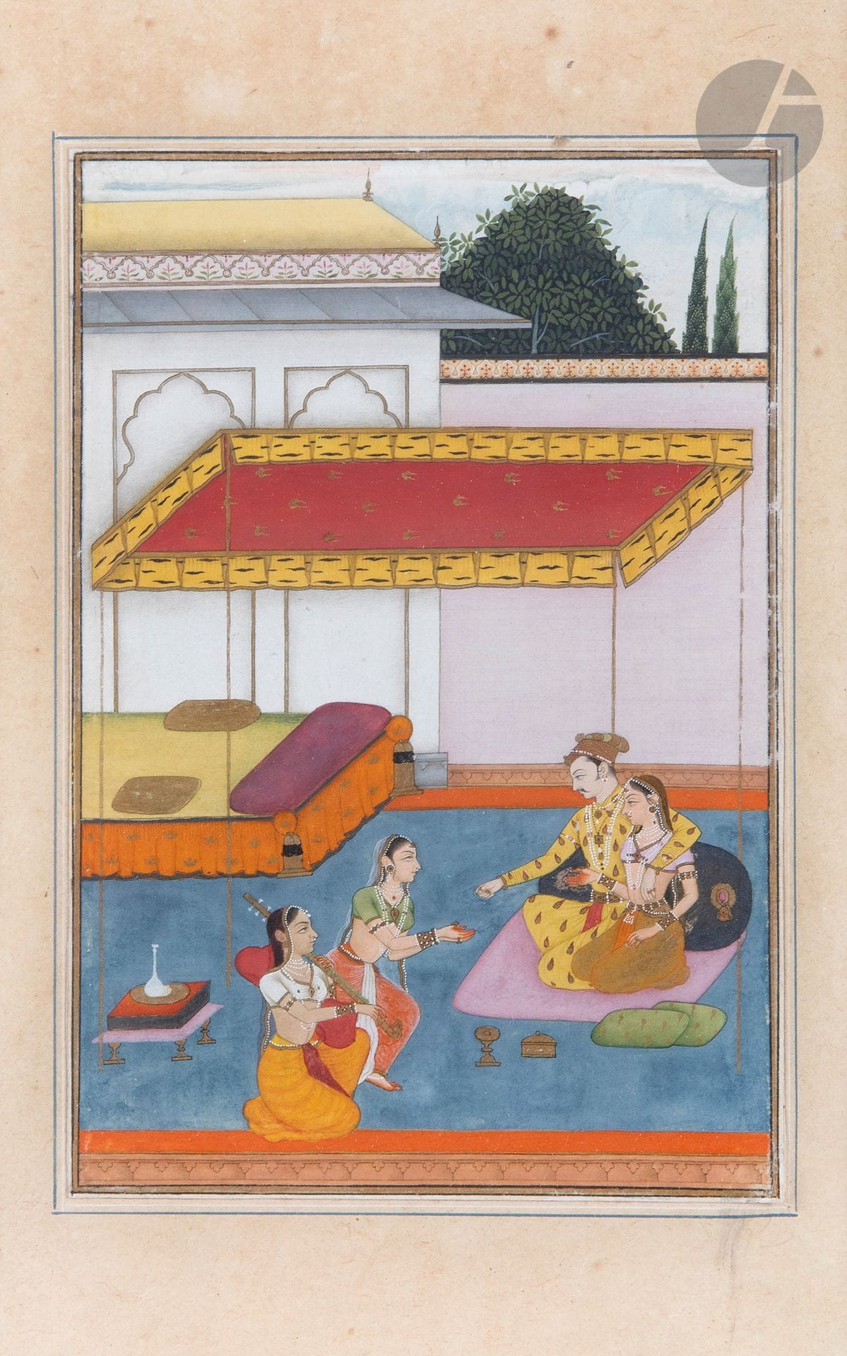 Pancham Ragini, prince donnant des pièces à un musicien, Inde du Nord, Rajasthan, probablement Bikaner, fin XVIIe siècle
Gouache, or et argent sur papier représentant un prince et sa bienaimée agenouillés contre un coussin sur la terrasse d’un palais, donnant des pièces de monnaie à une femme se présentant à eux accompagnée d’une joueuse de vina. Montée en page d’album sur papier écru. Cadre.
Dim. peinture : 15 x 10 cm ; dim. page : 26,8 x 18,2 cm
Petits sauts de polychromie, un coin restauré, légères pliures et taches en marge, adhésif au dos, marge insolée.

Provenance : 
Vente Sotheby’s, Londres, 11 décembre 1973, lot n°243.

Cette peinture est très proche par son style, l’ambiance qui s’en dégage et ses dimensions, d’une autre illustration de Ragamala conservée au Cleveland Museum of Art (2018.193) et attribuée à Bikaner en 1695. Une note au dos du cadre attribue ce travail au peintre Nasiruddin, fils de Nur Muhammad, qui était actif de 1679 à 1700.
