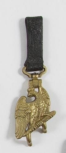 Porte-tambour prussien modèle 1854 modifié 1878, à l?Aigle couronné.   En laiton. Passant en cuir.   B.E. 