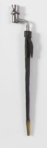 France
Baïonnette à douille des Écoles militaires et de Saint Cyr.   Douille ronde à virole médiane. Lame triangulaire avec restes de marquage au talon. Fourreau et tirant en cuir noir, à bouterolle en laiton.   Longueur lame : 32,3 cm - Longueur totale : 37,9 cm  B.E. Début du XIXe siècle. 