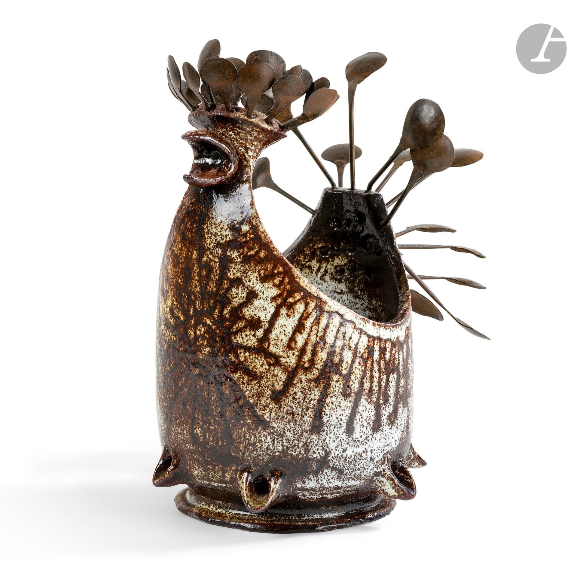 MICHEL ANASSE (1935-2020)
Coq épi de faîtage, 1965, pièce unique
Sculpture.
Céramique émaillée, fer.
Hauteur: 36 cm – Longueur: 32 cm – Largeur: 23 cm
Provenance: 
- Collection Serge Gauthier, Sèvres.
- Galerie Thomas Fritsch, Paris. 
Expositions: 
- Sculptures & Céramiques, Pièces uniques, 1960-1970 – Galerie Thomas Fritsch - Artrium, Paris, du 19 mai au 25 juin 2011. Notre œuvre exposée lors de cette manifestation. 
- Vallauris, la ville atelier, 1938-1962, une aventure céramique – Musée Magnelli, musée de la céramique, Vallauris, du 3 juillet au 31 octobre 2021. Notre œuvre exposée lors de cette manifestation.
Bibliographie: 
- Meubles et Décors –N° 803-804 de juin 1965. Notre œuvre reproduite page 19.
- Michel Anasse – Sculptures & Céramiques, Pièces uniques, 1960-1970 – Catalogue de l’exposition organisée à la Galerie Thomas Fritsch Artrium, Paris (19 mai – 25 juin 2011), Éditions de la galerie, Paris, 2011. Notre œuvre reproduite pages 28-29, 73 (archive) et 80.
- Cécile Graziani – Vallauris, la ville atelier, 1938-1962, une aventure céramique – Catalogue de l’exposition organisée au Musée Magnelli, musée de la céramique, Vallauris (3 juillet – 31 octobre 2021), Silvana Editoriale, Milan, 2021. Notre œuvre reproduite pages 8, 11 et 47.
Webographie: 
nicolemichelanasse.com – Notre œuvre reproduite sur le site officiel des artistes.